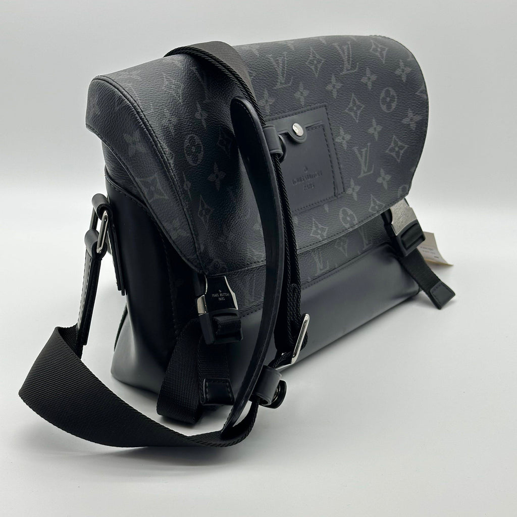 Louis Vuitton-Monogram Canvasm Eclipse Messenger Voyage PM M40511