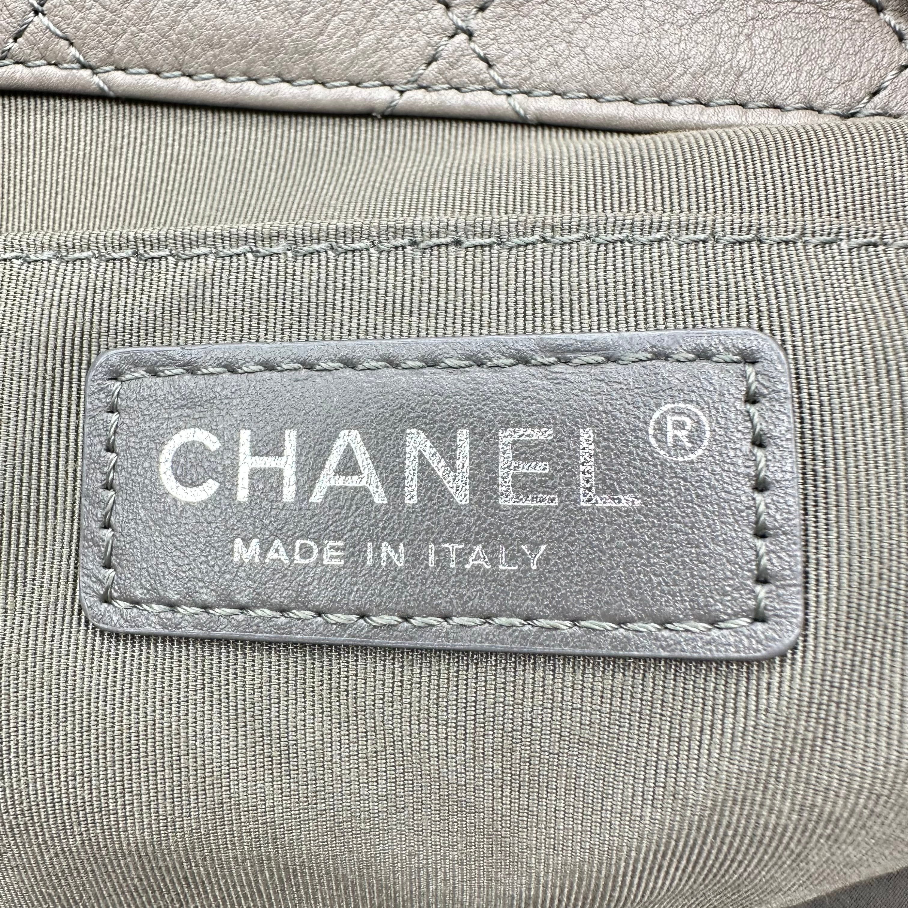 シャネル Urban Allure チェーン Handle ホーボー Stitched カーフスキン ミディアム 24 シリーズ