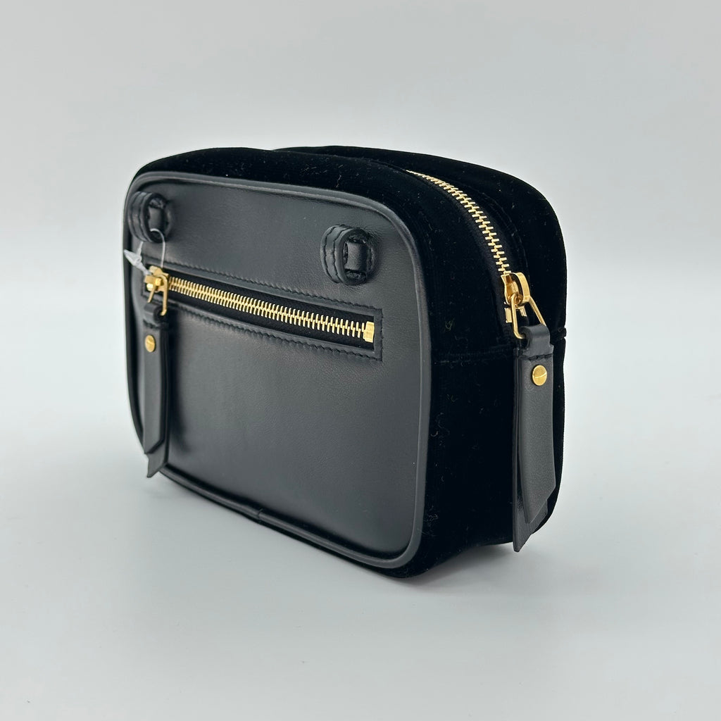 SAINT LAURENT PARIS Riñonera de terciopelo con puntada en V Bolsa para cámara negra