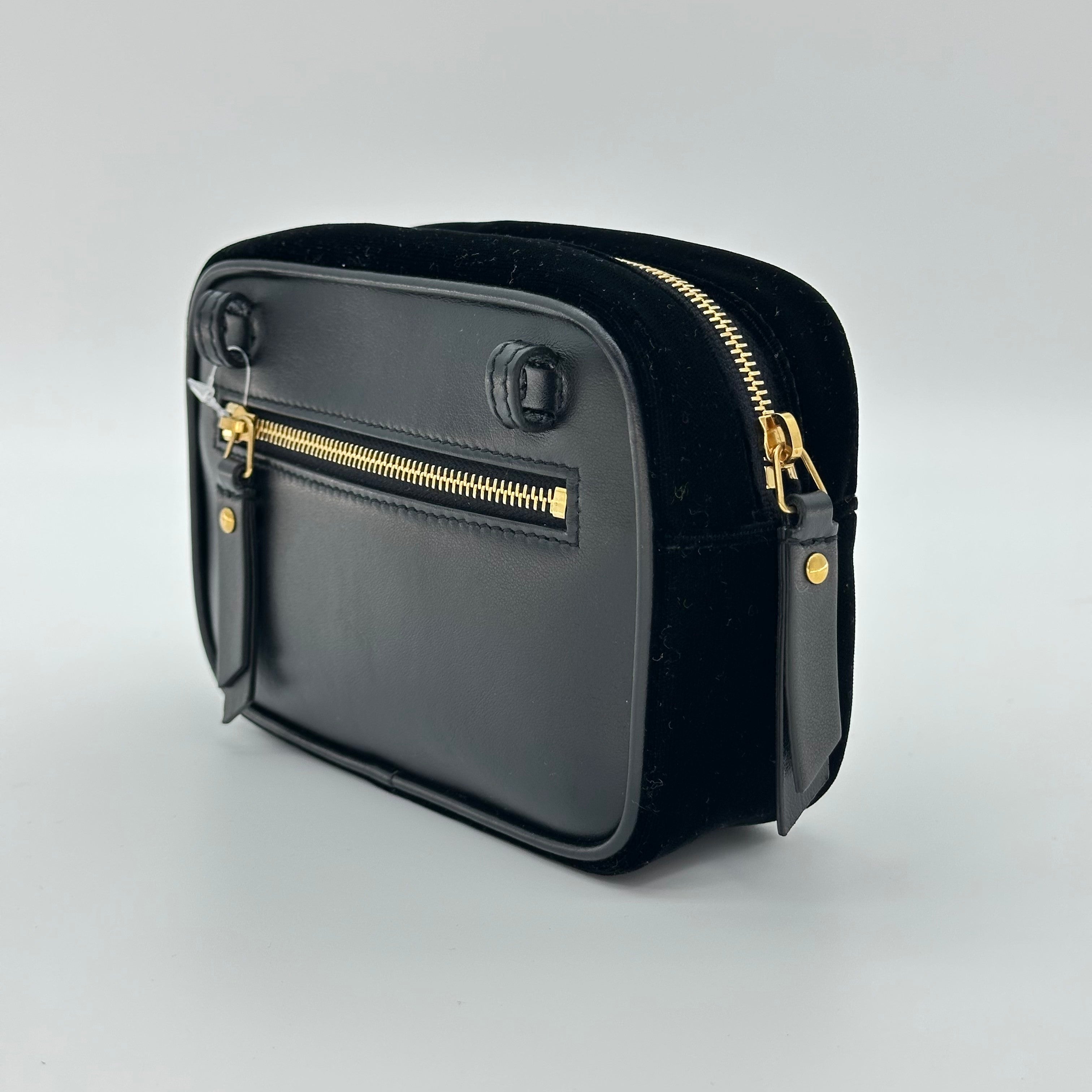 SAINT LAURENT PARIS Riñonera de terciopelo con puntada en V Bolsa para cámara negra