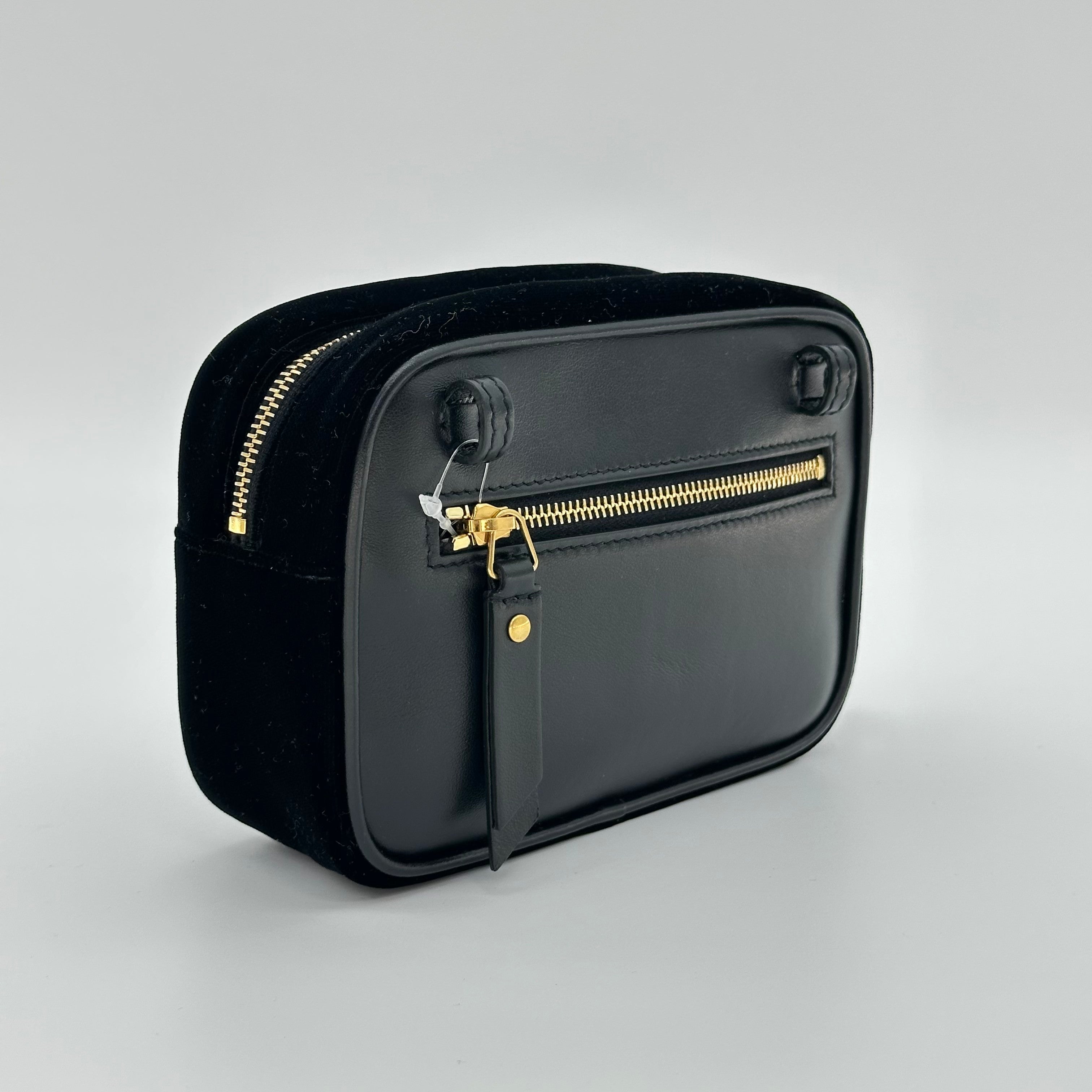 SAINT LAURENT PARIS Riñonera de terciopelo con puntada en V Bolsa para cámara negra