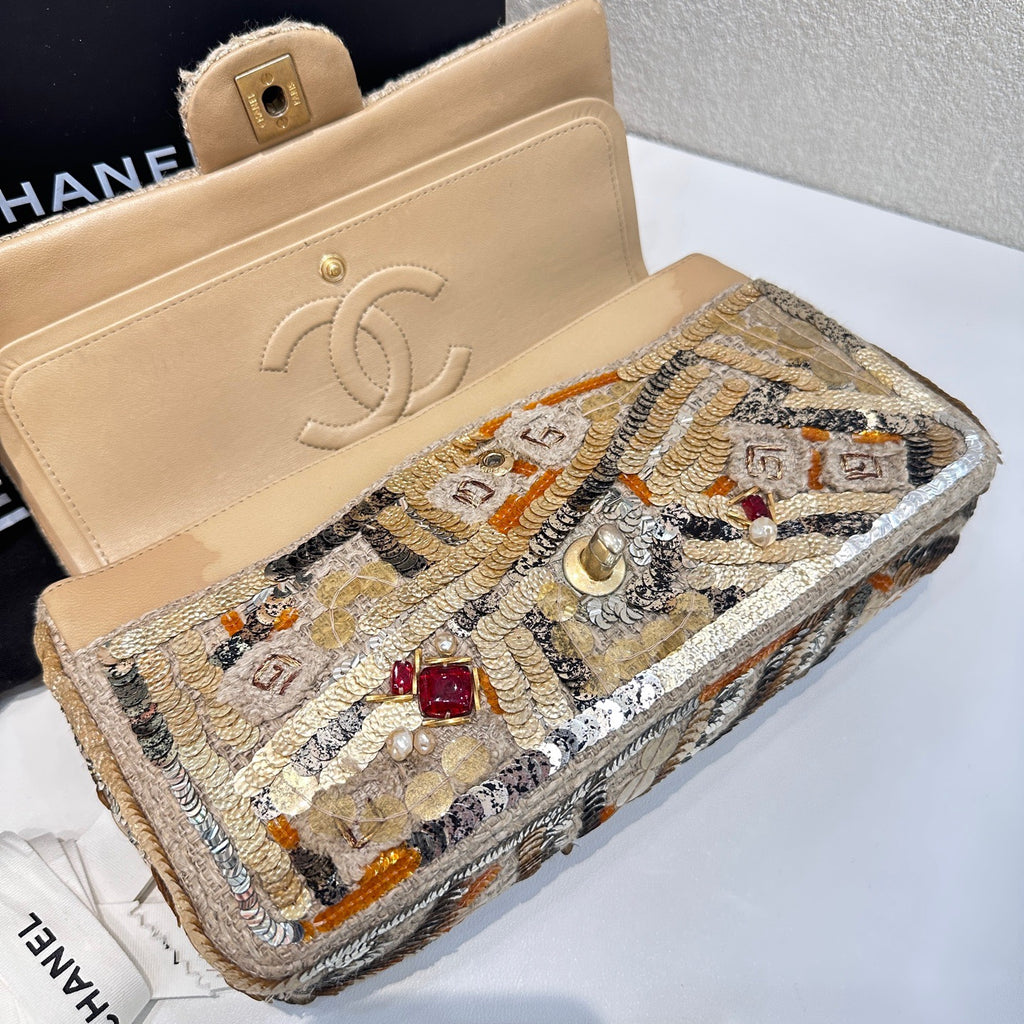 Bolso de hombro mediano Chanel Classic Flap en tweed adornado multicolor