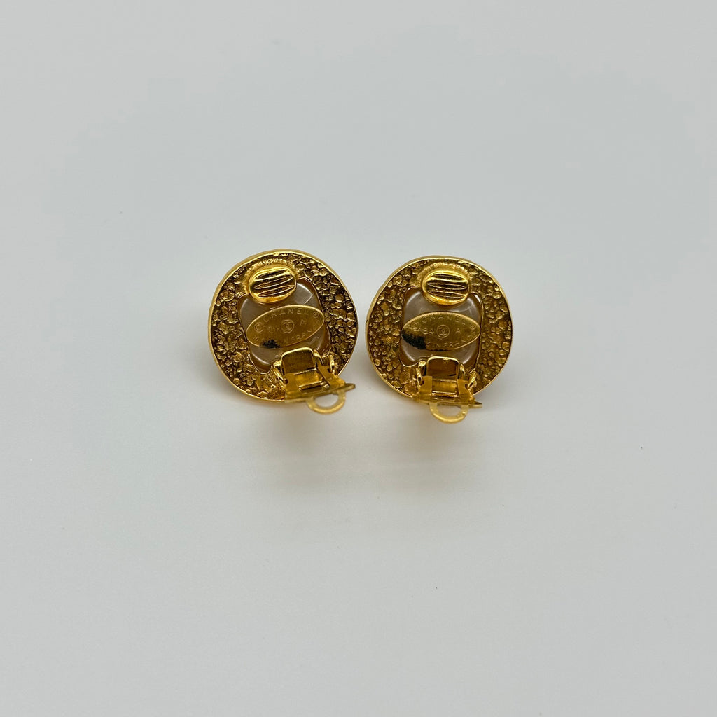 Chanel Vintage Pearl Clip On Earrings Twisted Coco Logo Ruffle Edge Round 94A