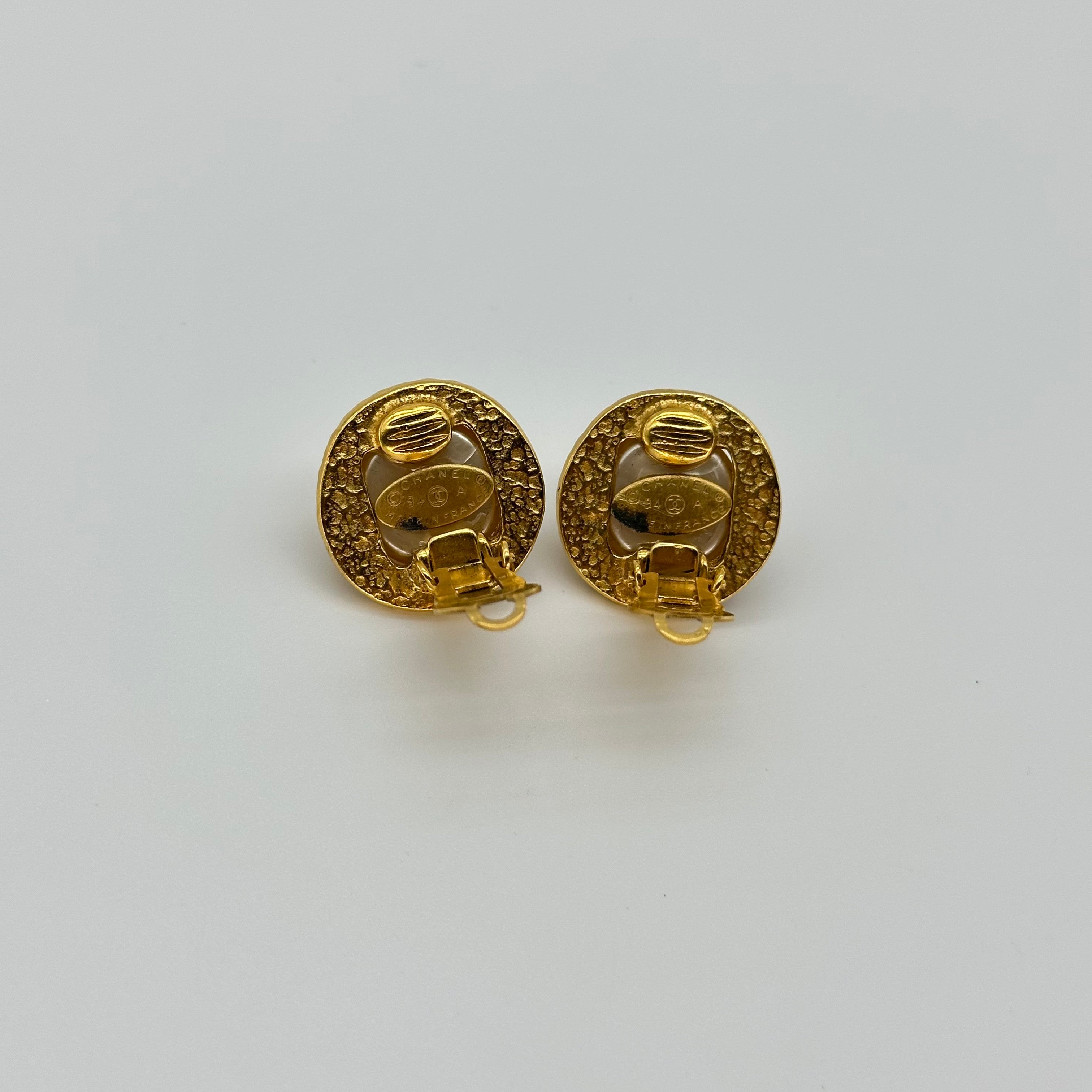 Chanel Vintage Pearl Clip On Earrings Twisted Coco Logo Ruffle Edge Round 94A