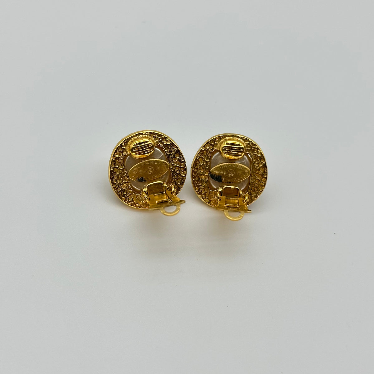 Chanel Vintage Pearl Clip On Earrings Twisted Coco Logo Ruffle Edge Round 94A