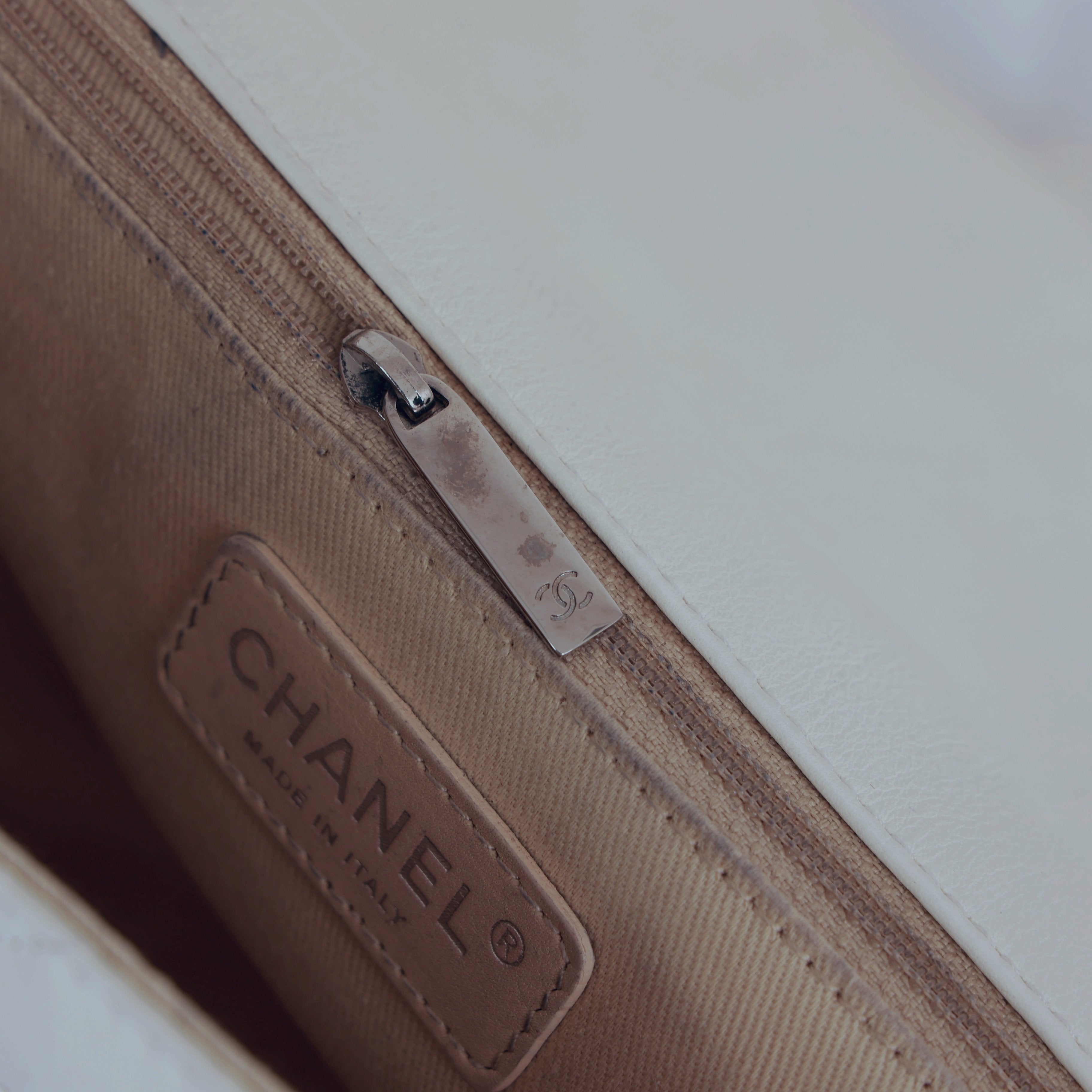 Chanel 马特拉塞翻盖包 白色×黑色 银色单肩斜挎包 14系列