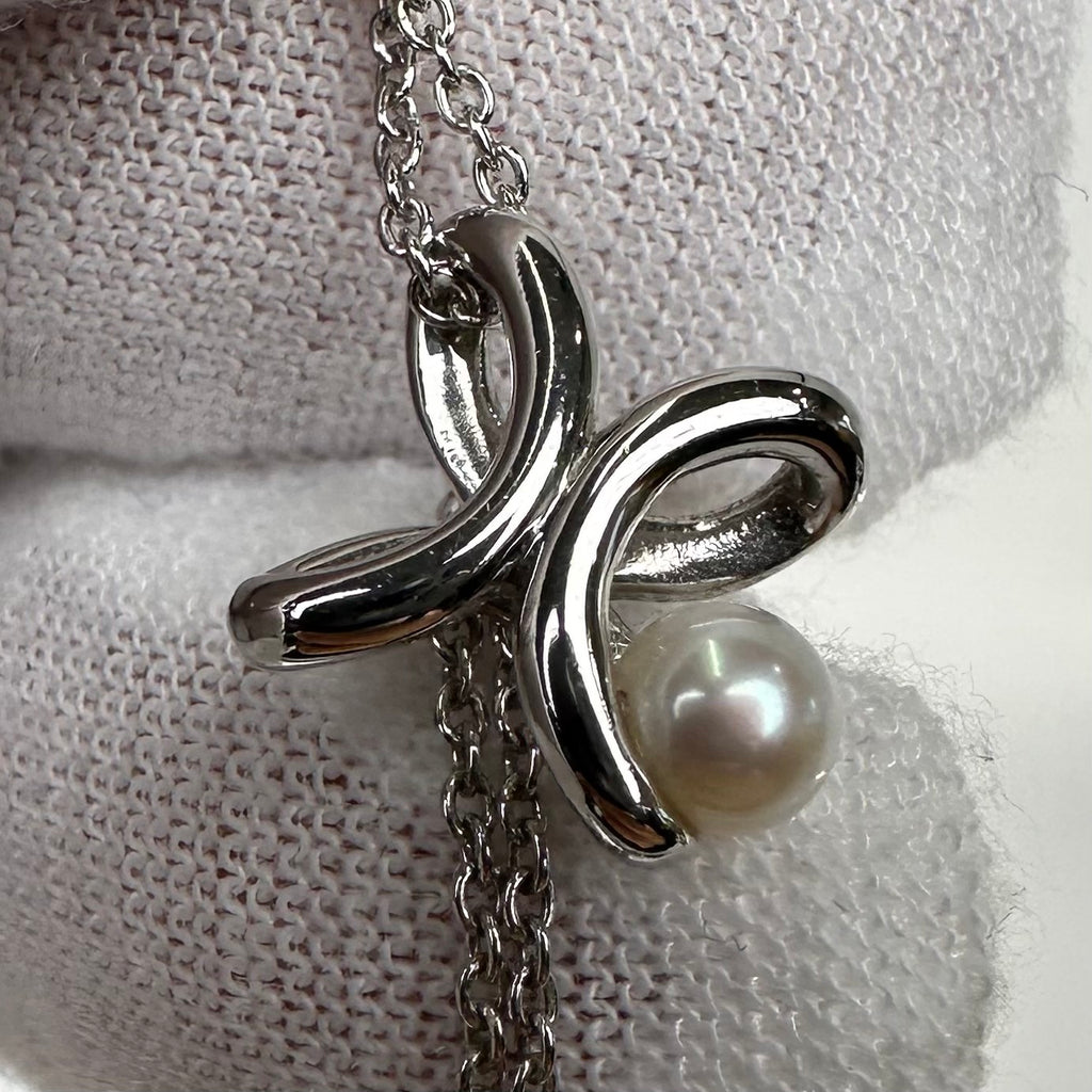 TASAKI Collier de perles Akoya avec motif croix en argent