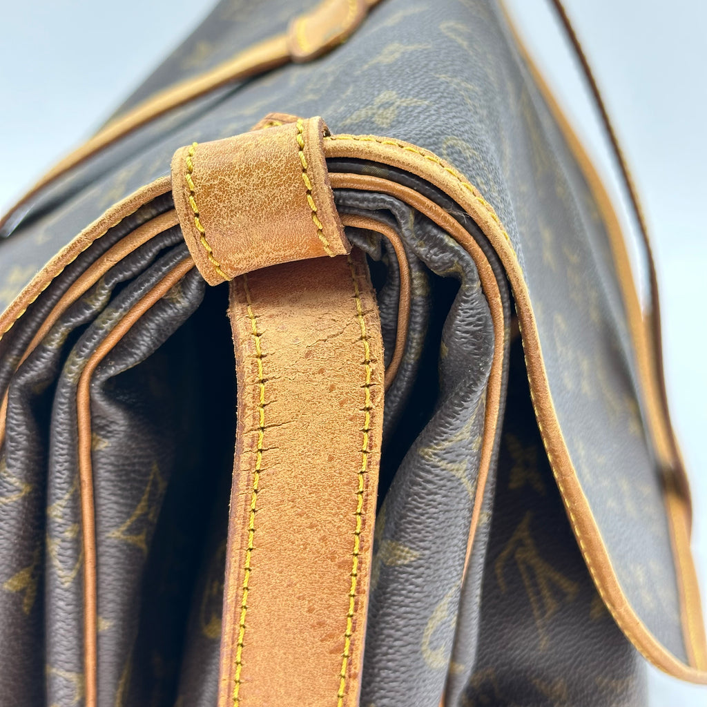 LOUIS VUITTON Monogram Saumur Shoulder Bag Crossbag Vintage