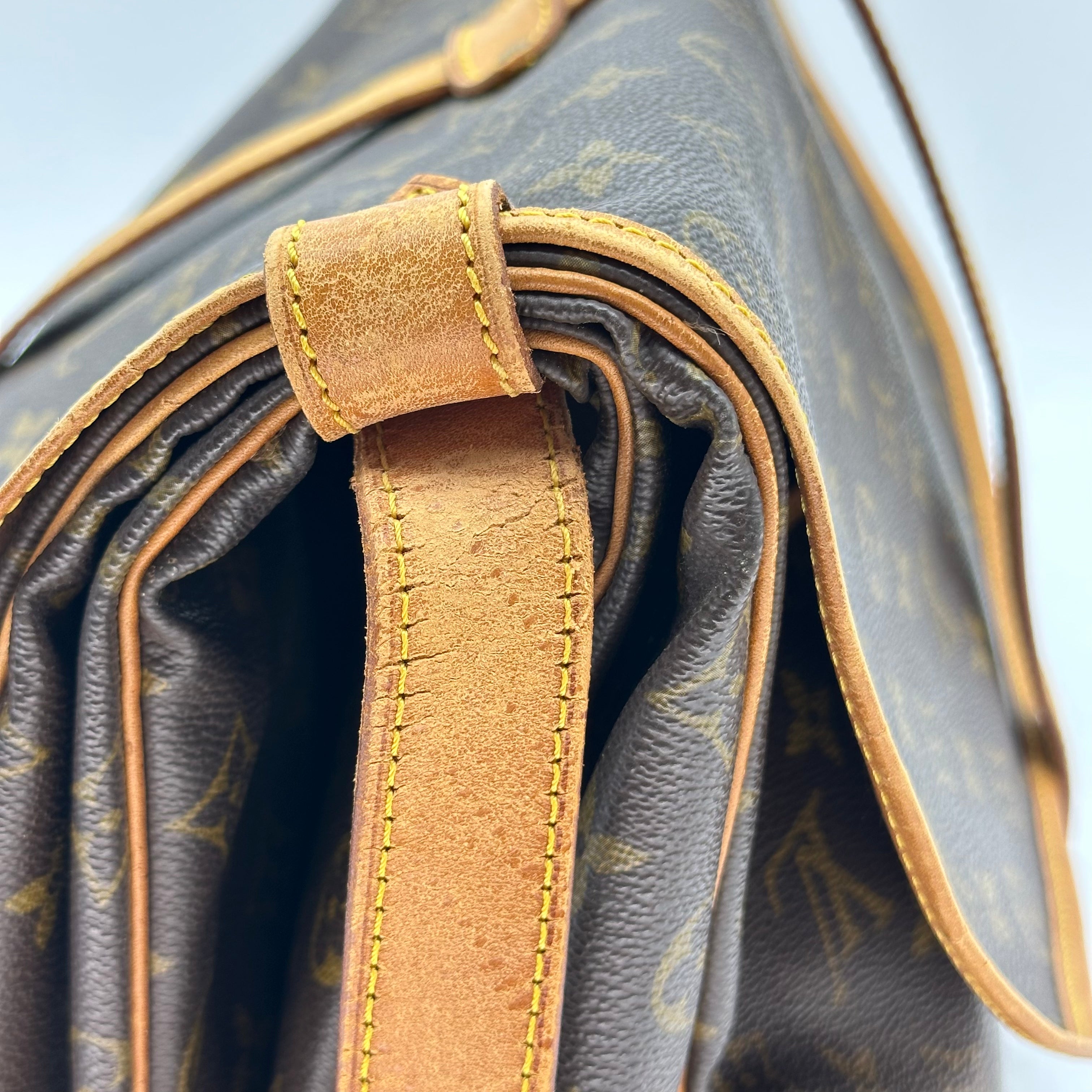 LOUIS VUITTON Monogram Saumur Shoulder Bag Crossbag Vintage