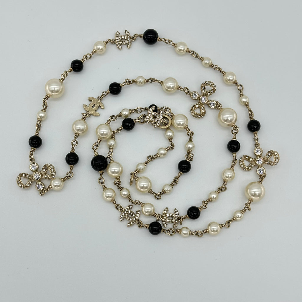 Chanel Black and White Pearl Necklace Sweater Chain