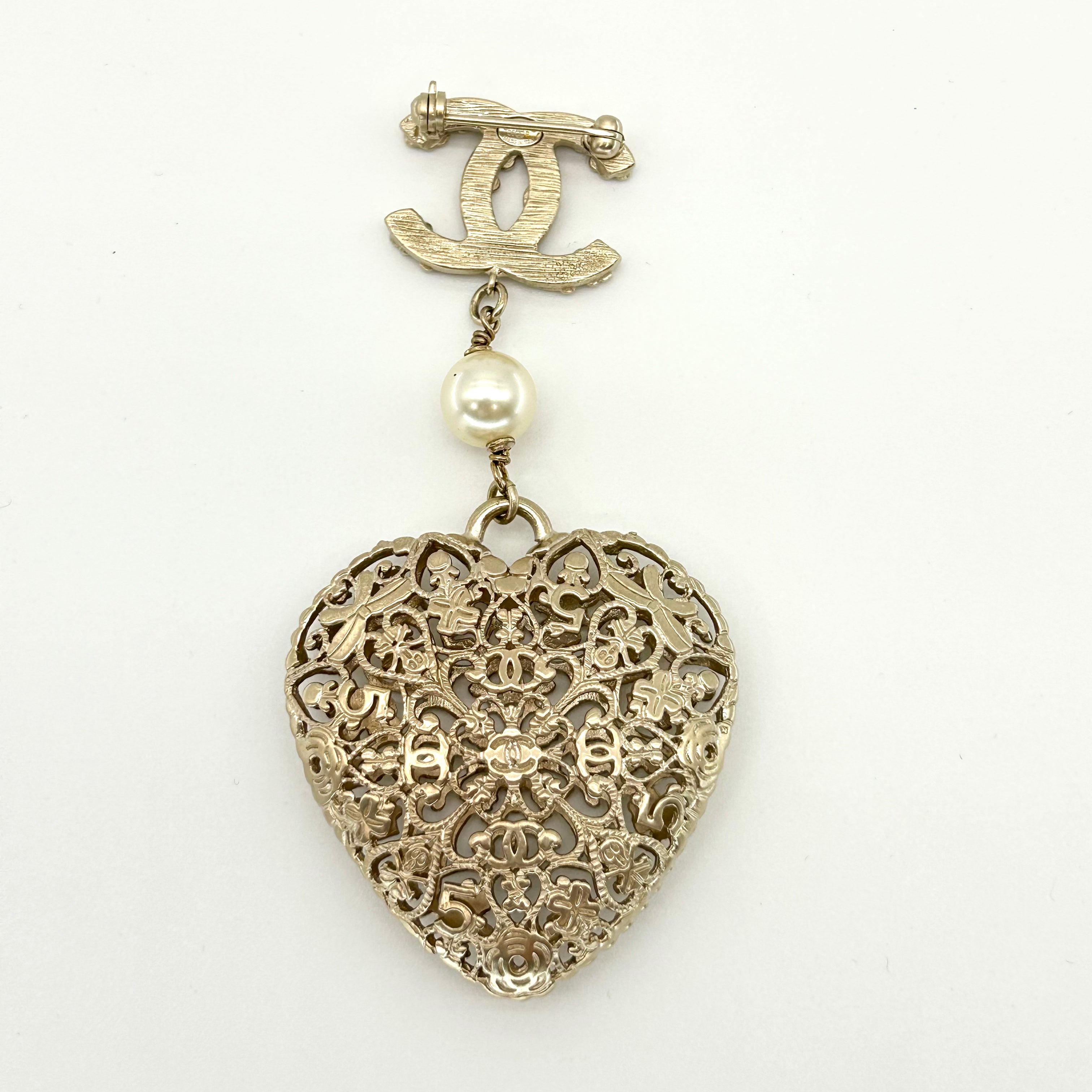 Chanel Vine Heart Openwork Brooch Light Gold