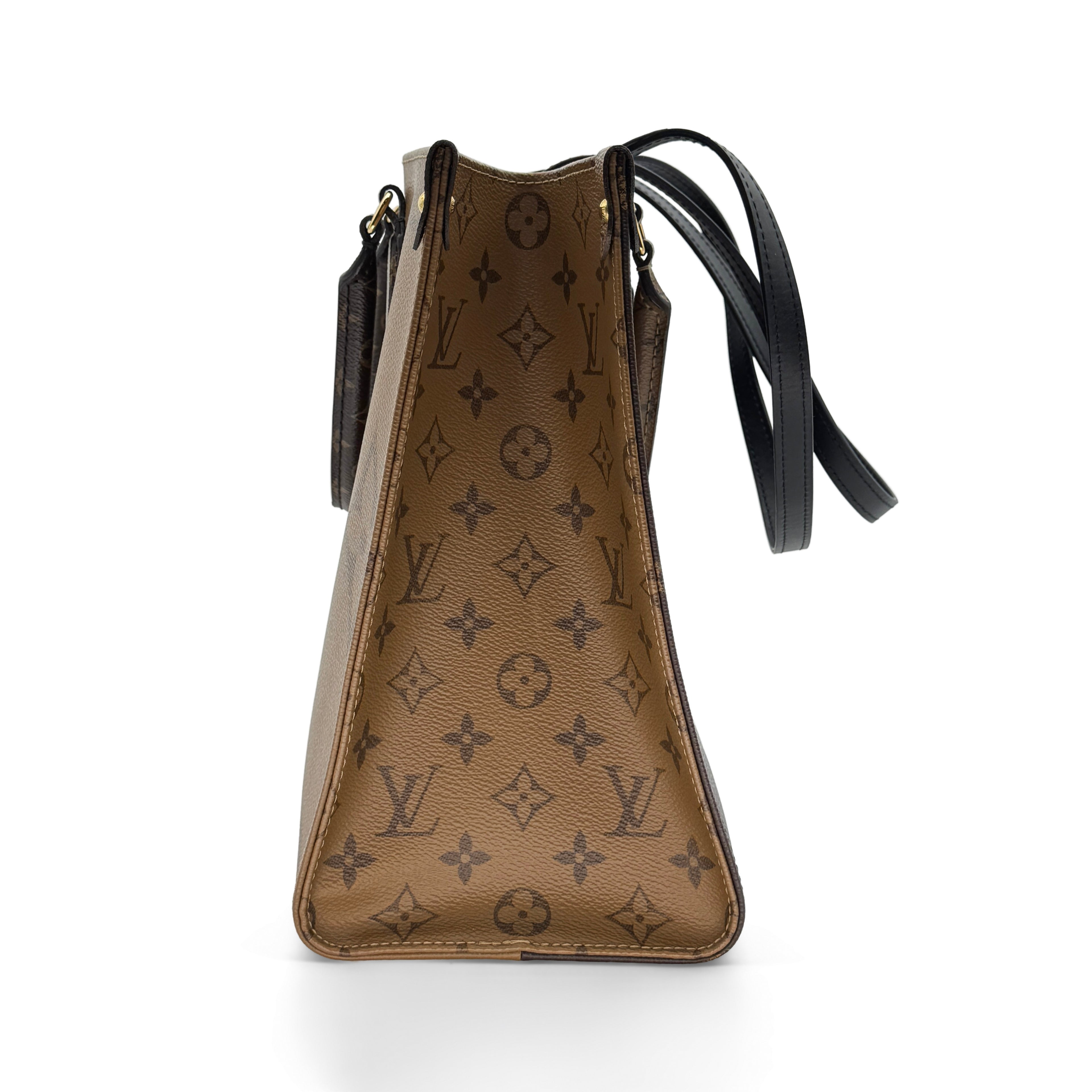 Louis Vuitton Giant Monogram Reverse On the Go MM M45321 Brown There was an RFID response