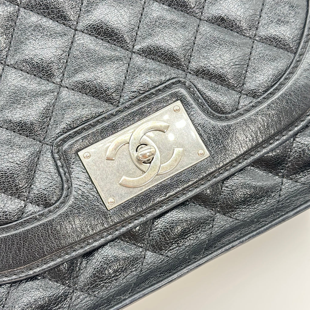 Chanel Double Chained Saddle Goatskin Leather Messenger Bag Black 21 Series