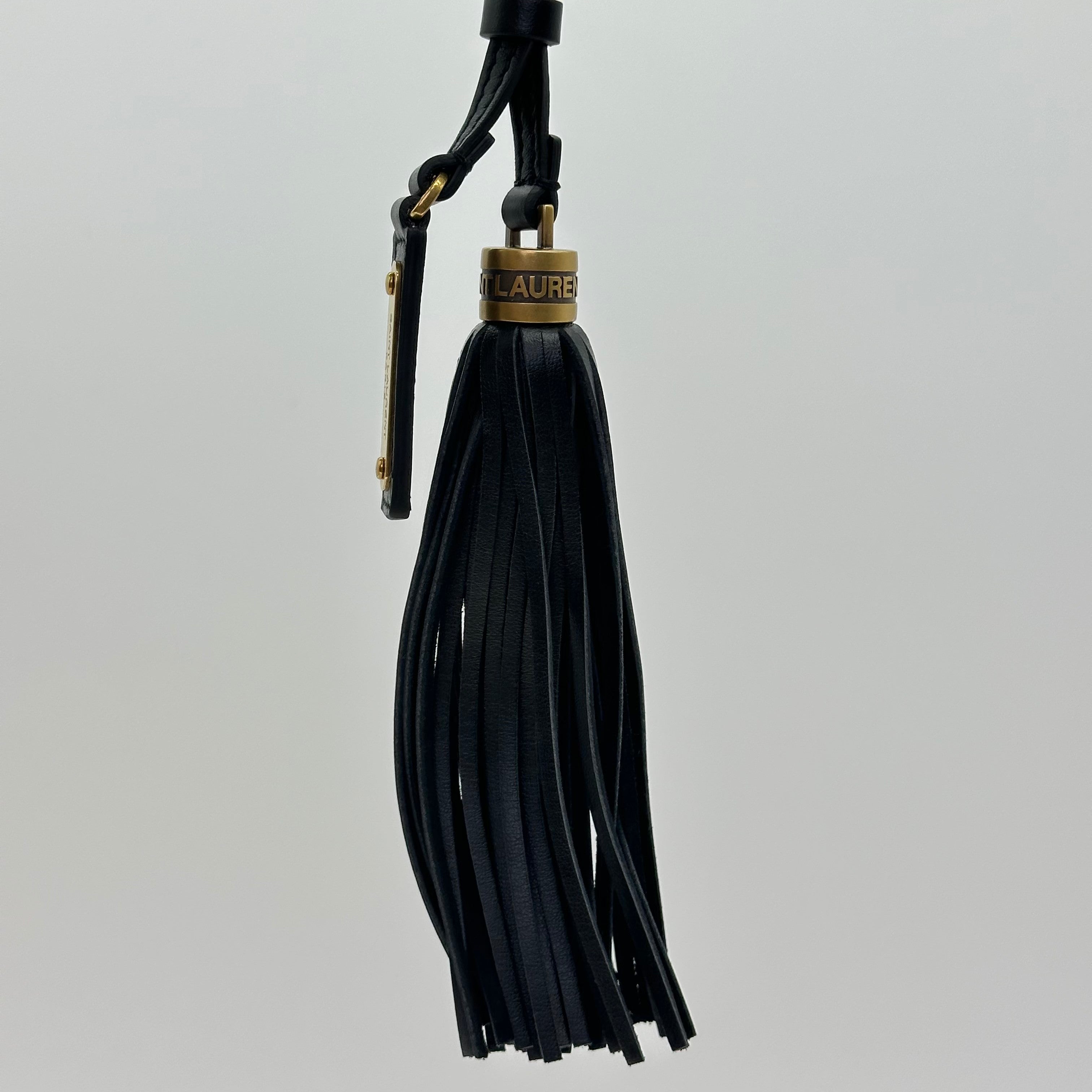 SAINT LAURENT PARIS Riñonera de terciopelo con puntada en V Bolsa para cámara negra