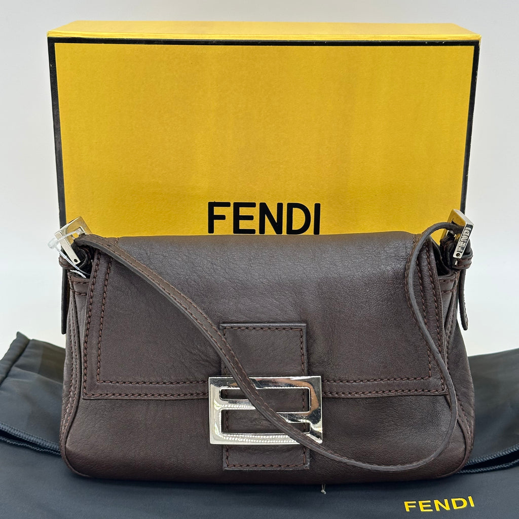 フェンディ 総レザーショルダーバッグ
