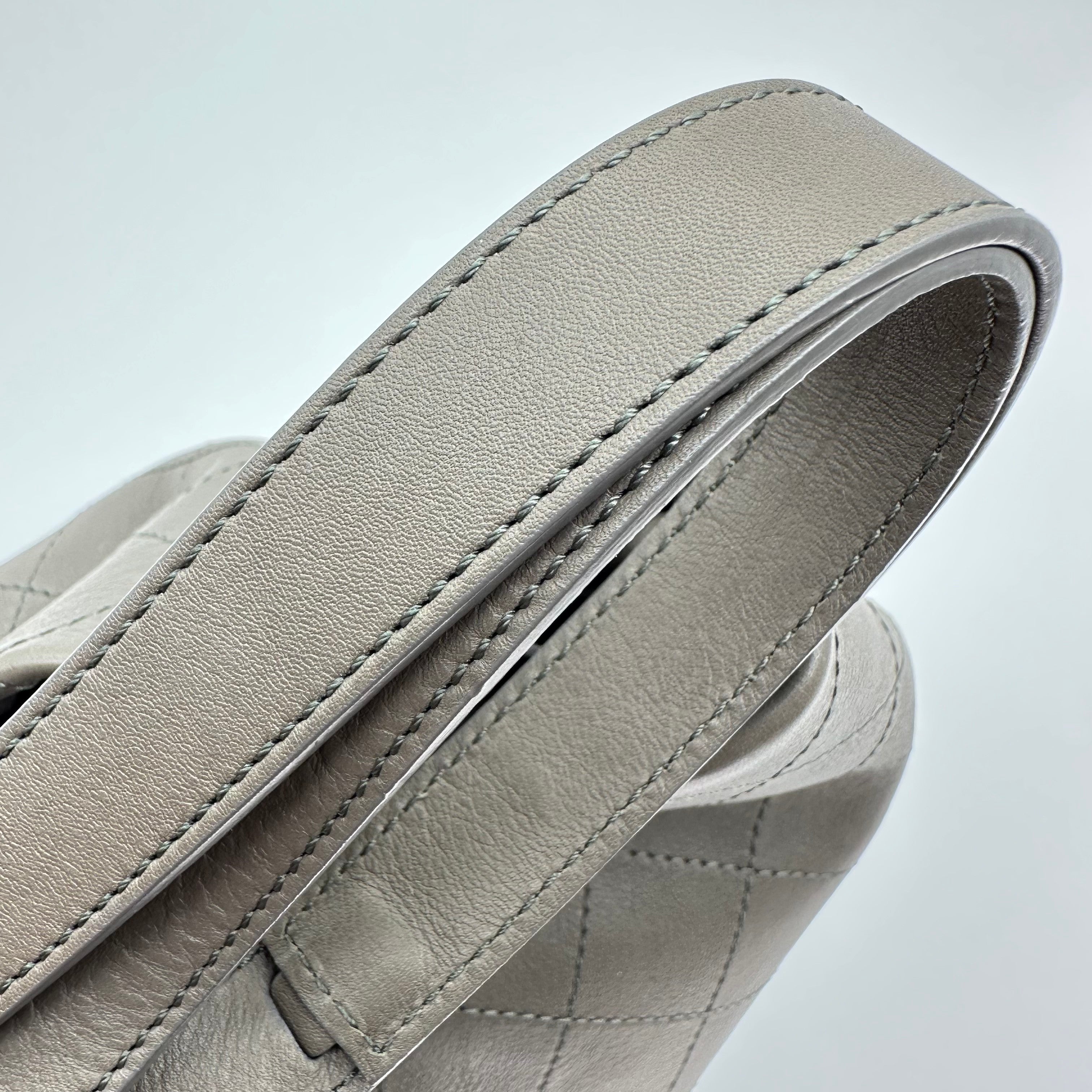 シャネル Urban Allure チェーン Handle ホーボー Stitched カーフスキン ミディアム 24 シリーズ