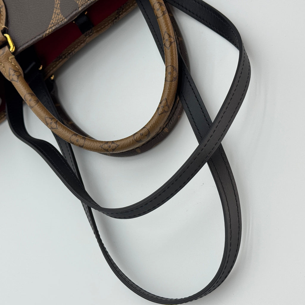 Louis Vuitton Giant Monogram Reverse On the Go MM M45321 Brown There was an RFID response