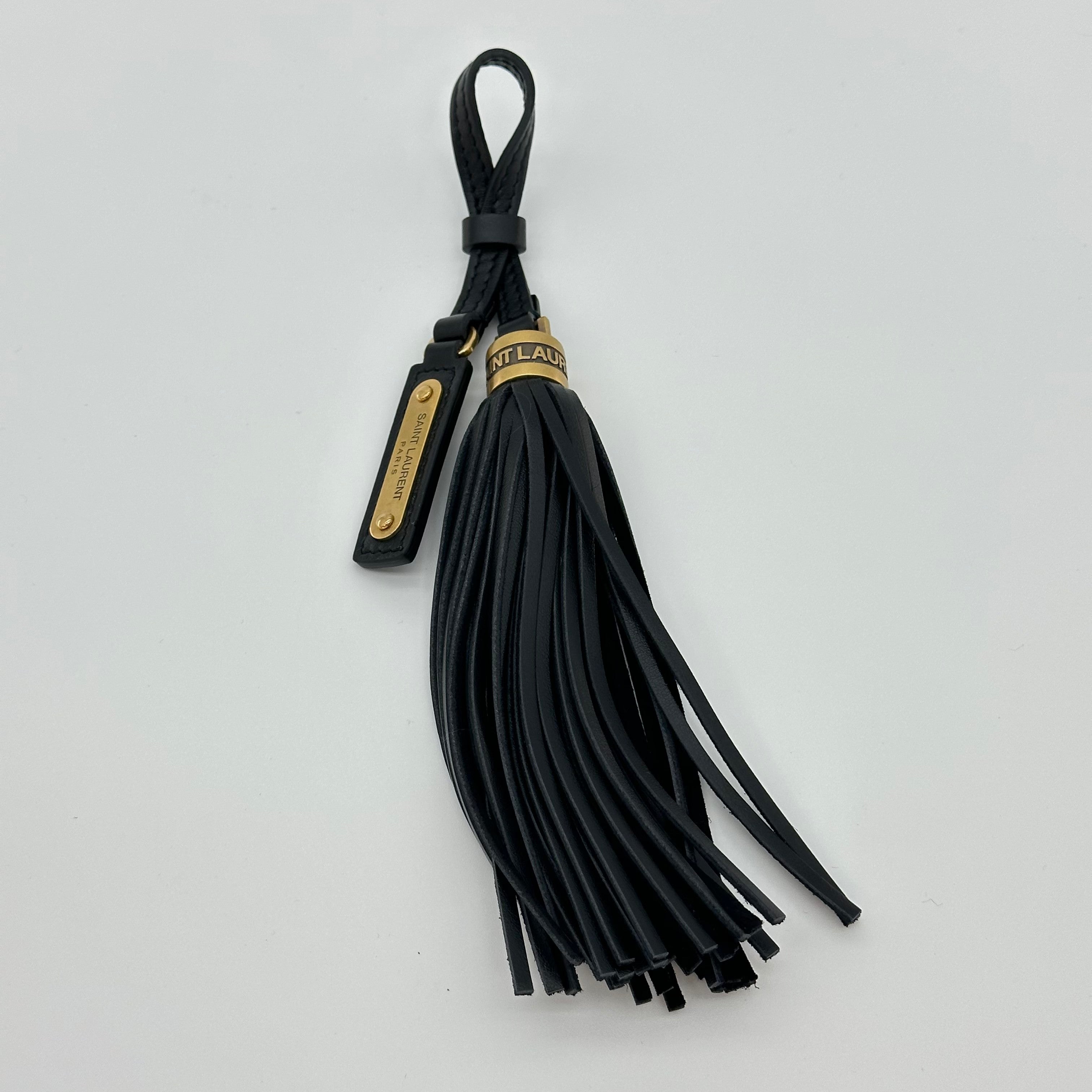 SAINT LAURENT PARIS Riñonera de terciopelo con puntada en V Bolsa para cámara negra