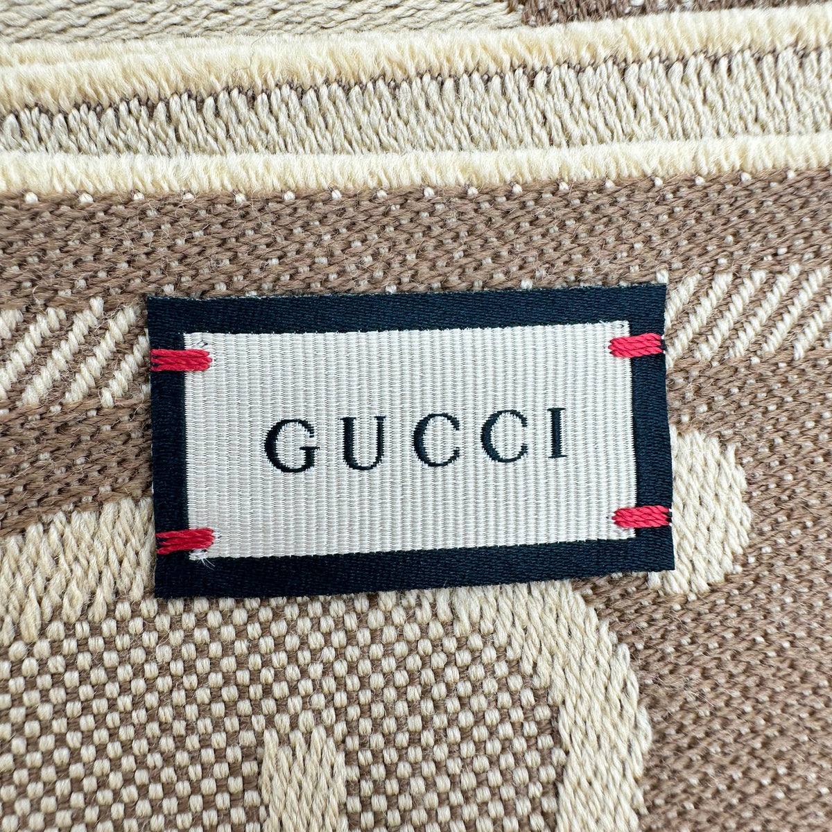 Gucci 581537 GG jacquard Scarf Wool Brown x beige Wears Lint on fabric Creases smells