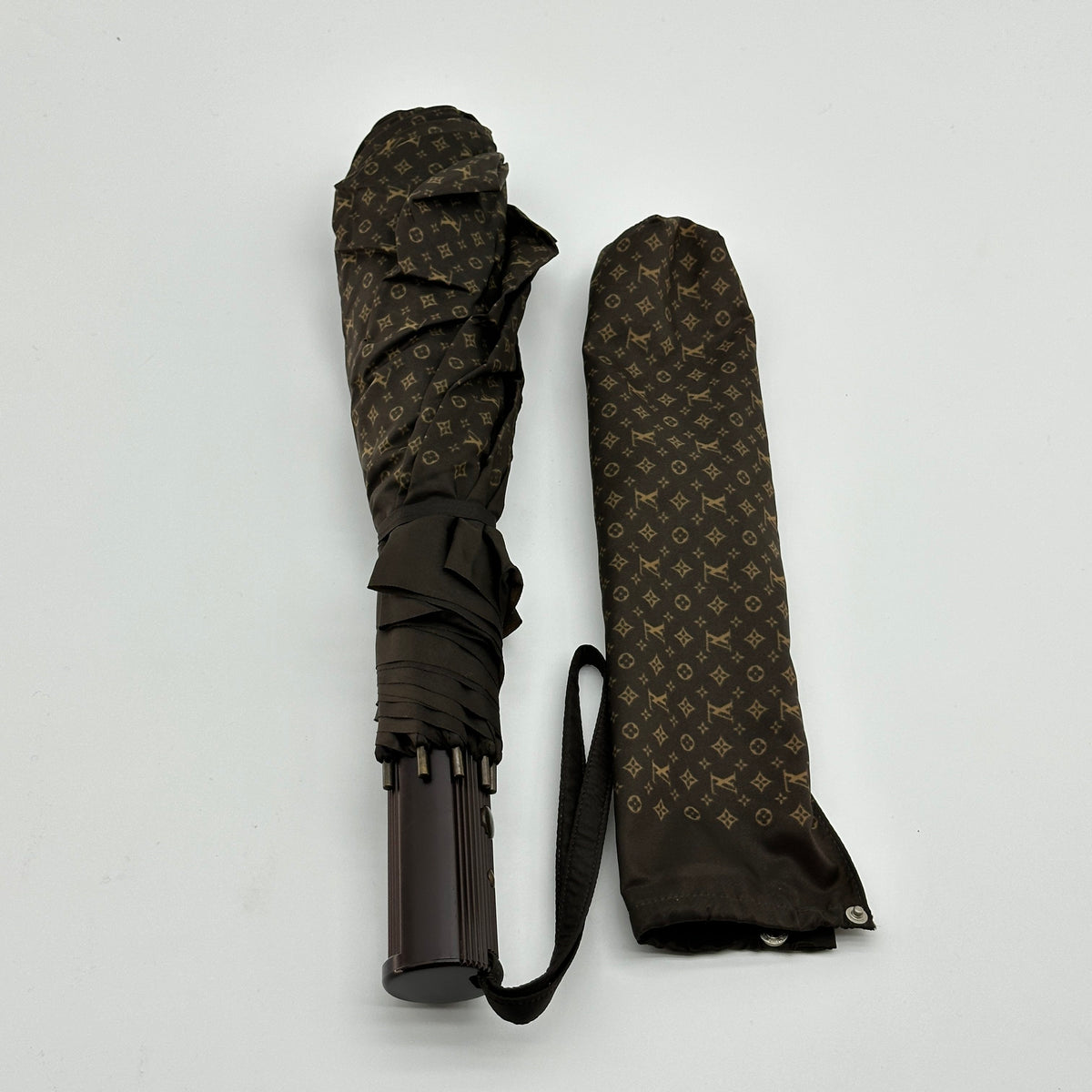 Louis Vuitton M70123 Para Plus ONDAY Folding umbrella Polyester Brown Scratched Wears Losing luster Marked Discoloration Frayed