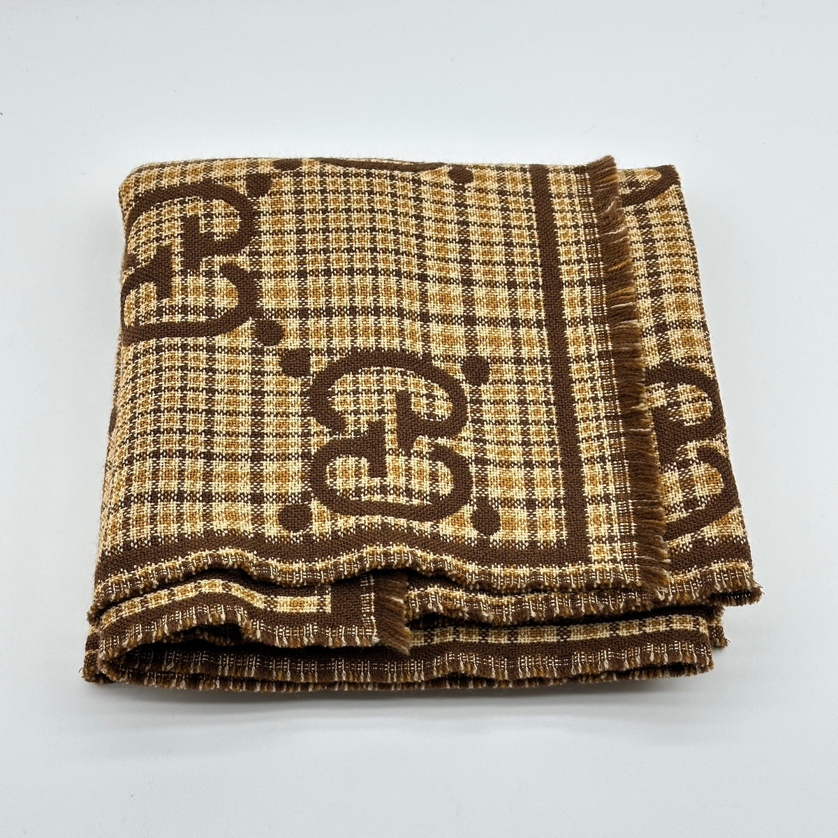 Gucci 660025 check GG Scarf Fabric Brown Wears Lint on fabric Wrinkled Frayed No quality tags
