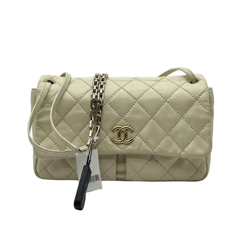 Chanel Matelassé crossbody Bag calfskin White Gold Hardware 14 Series