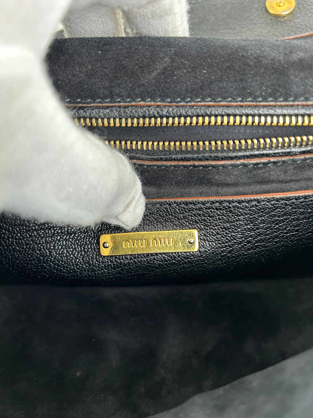 MIUMIU Sac à bandoulière à rabat en cuir Madras noir orné de cristaux et boucle