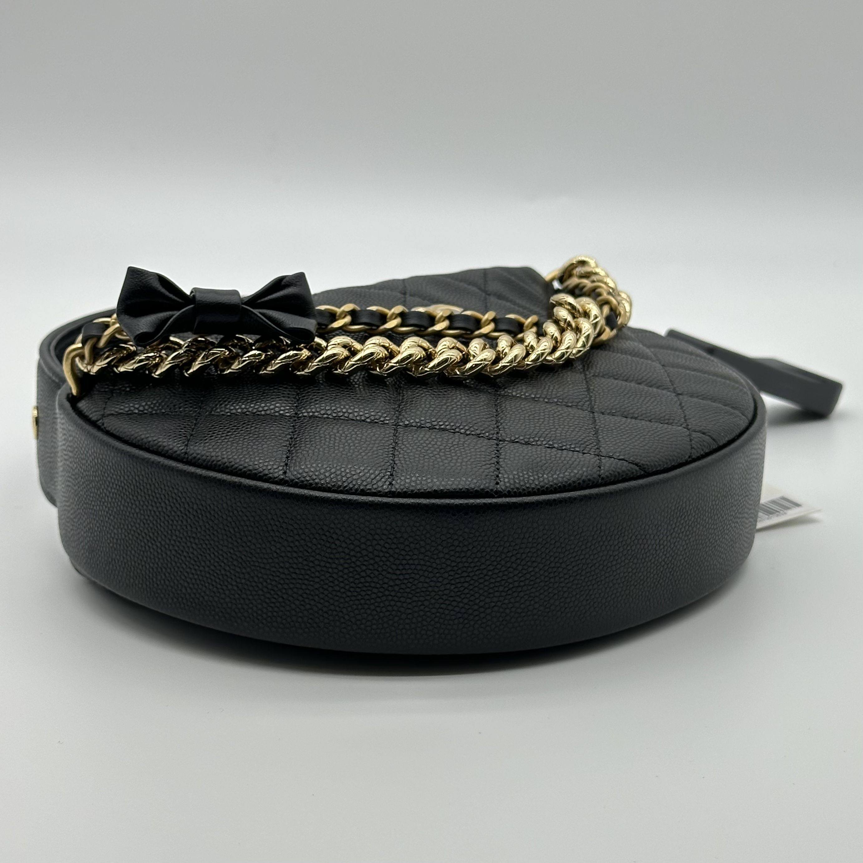 Chanel Mini sac rond Hobo Pouch Noir Caviar brillant Matériel en métal mélangé RFID