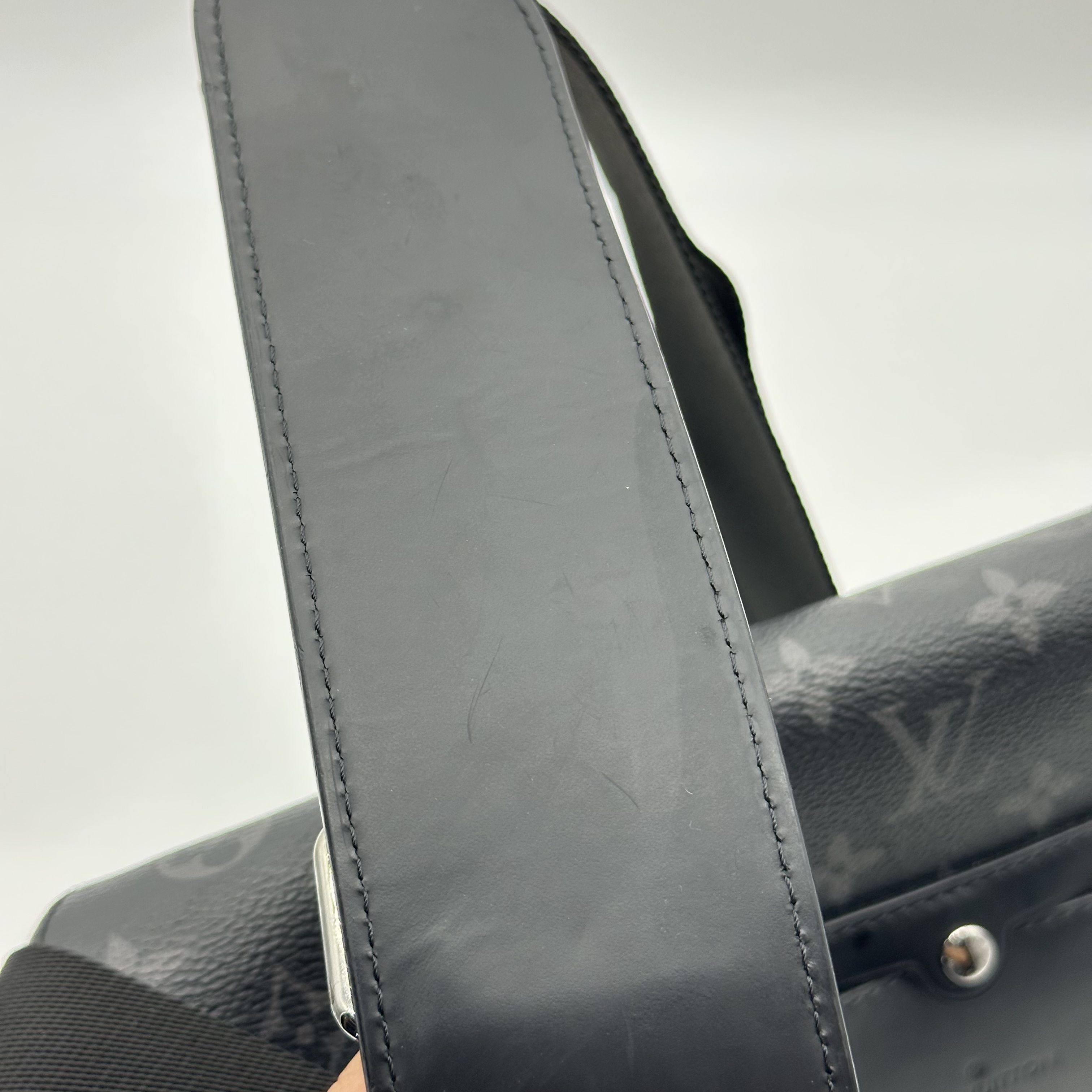 Louis Vuitton-Monogram Canvasm Eclipse Messenger Voyage PM M40511