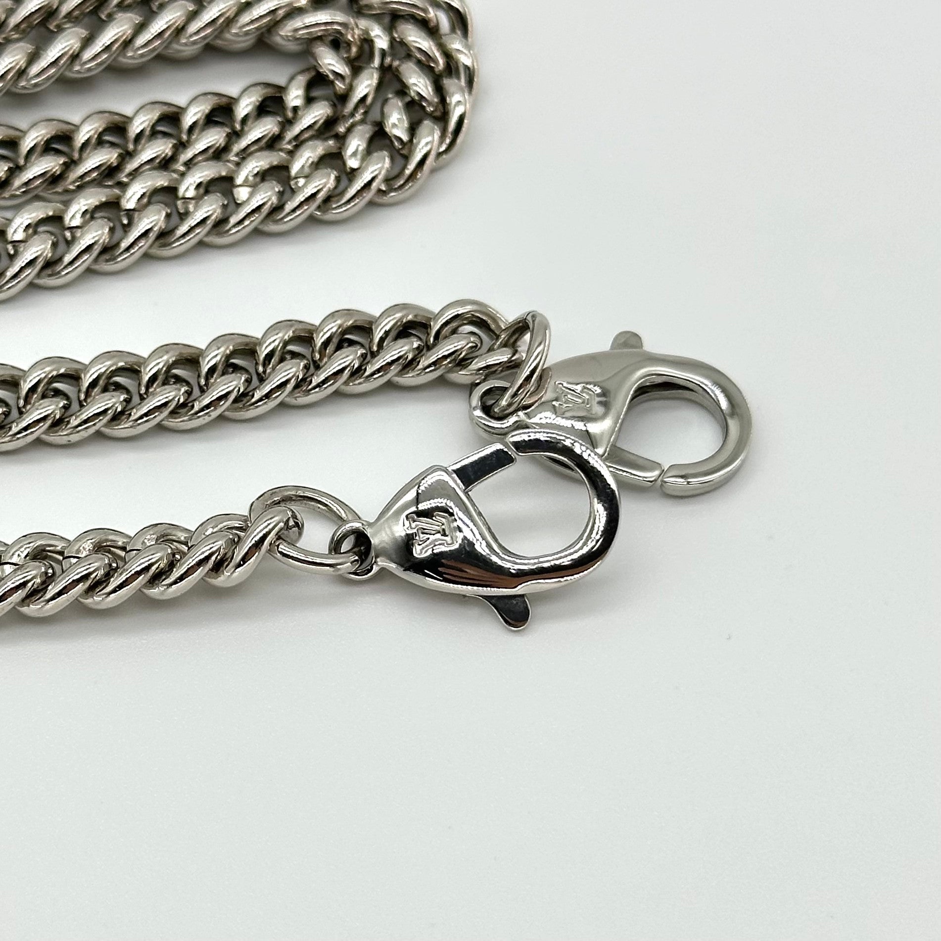 Louis Vuitton Mylockme Chain Pochette Lockme Sac à bandoulière avec chaîne argentée Noir