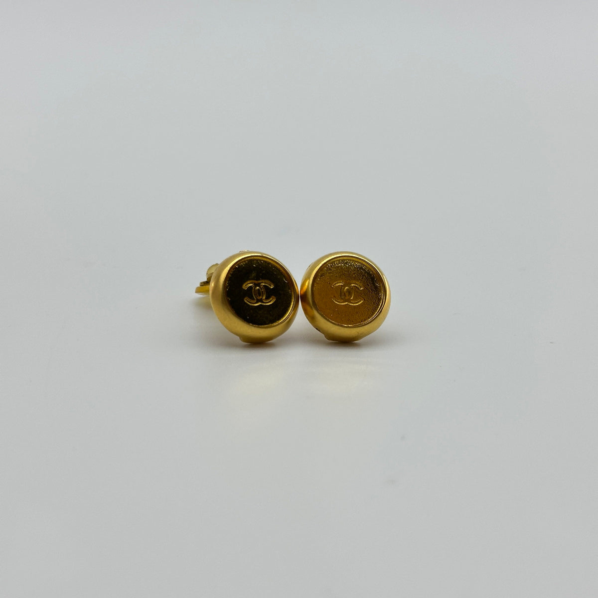 Chanel 99A Gold Coco Mark Round Clip-On Earrings