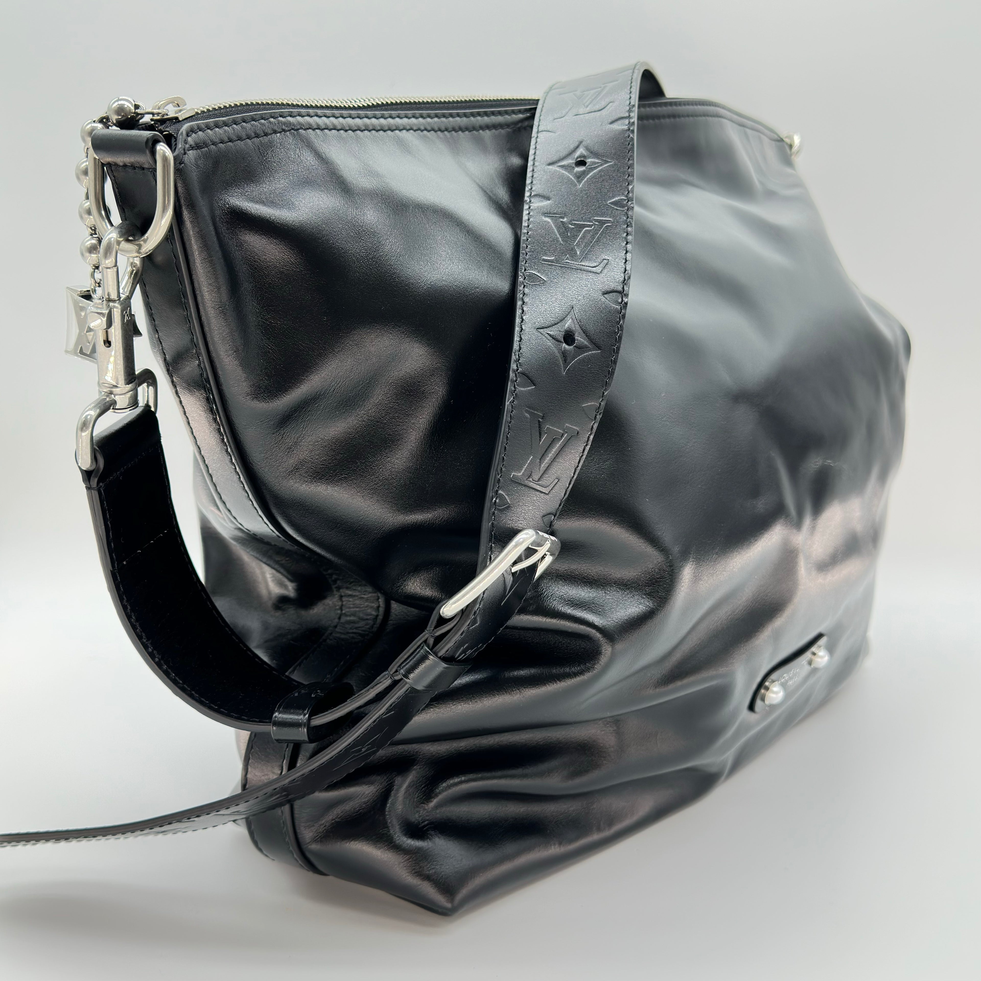 Louis Vuitton Vagabond Hobo Bolso bandolera de piel de becerro Negro M13986 RFID