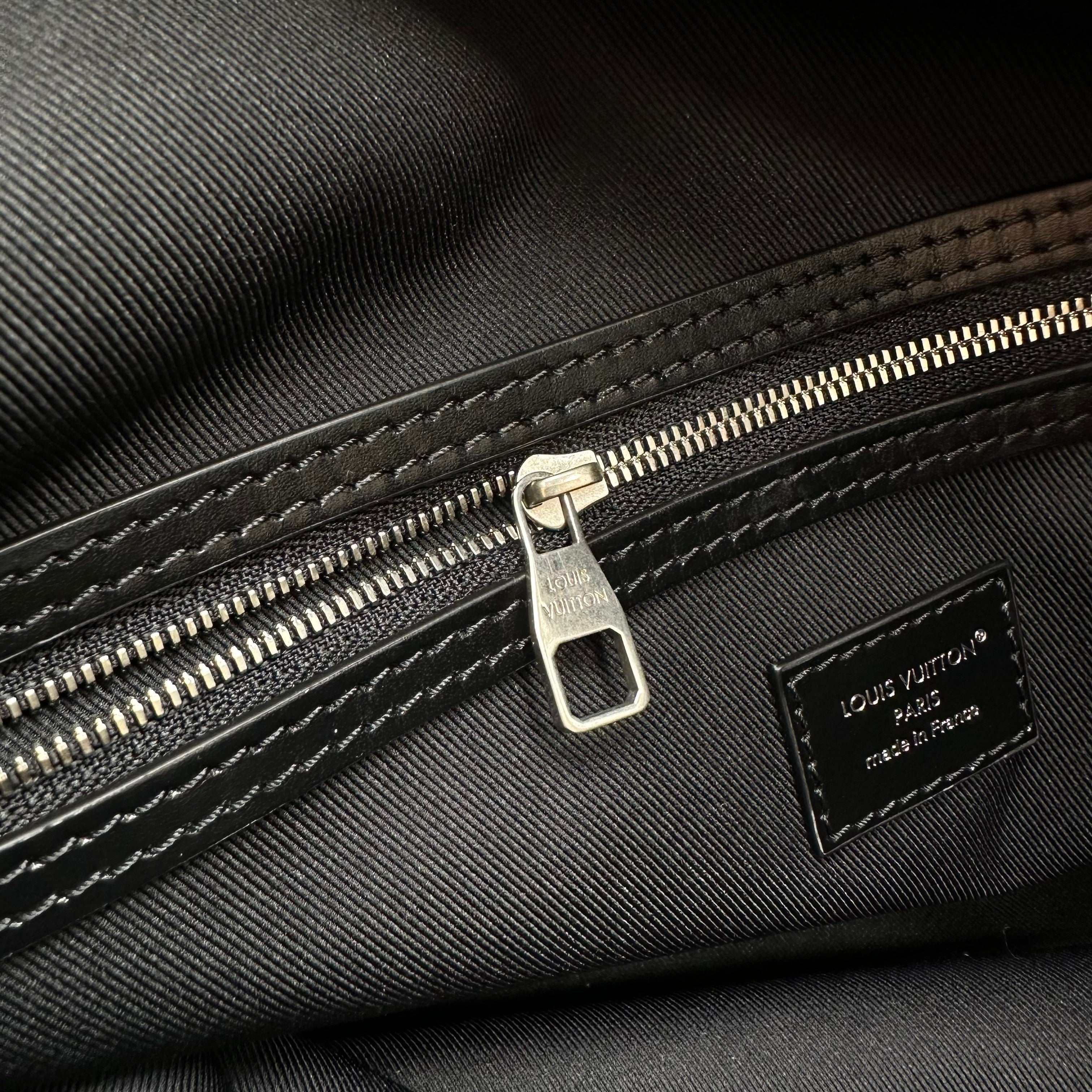 Louis Vuitton Vagabond Hobo Bolso bandolera de piel de becerro Negro M13986 RFID