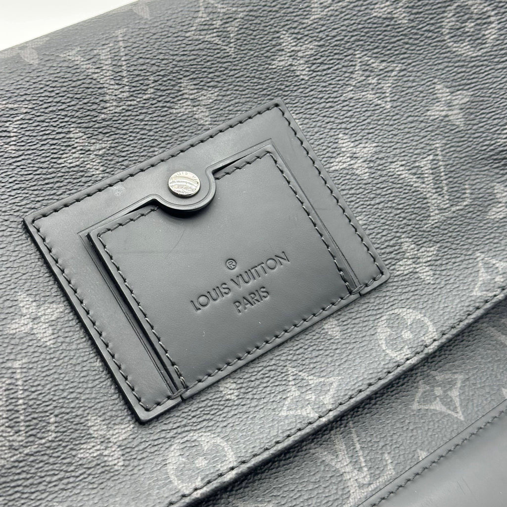 Louis Vuitton-Monogram Canvasm Eclipse Messenger Voyage PM M40511