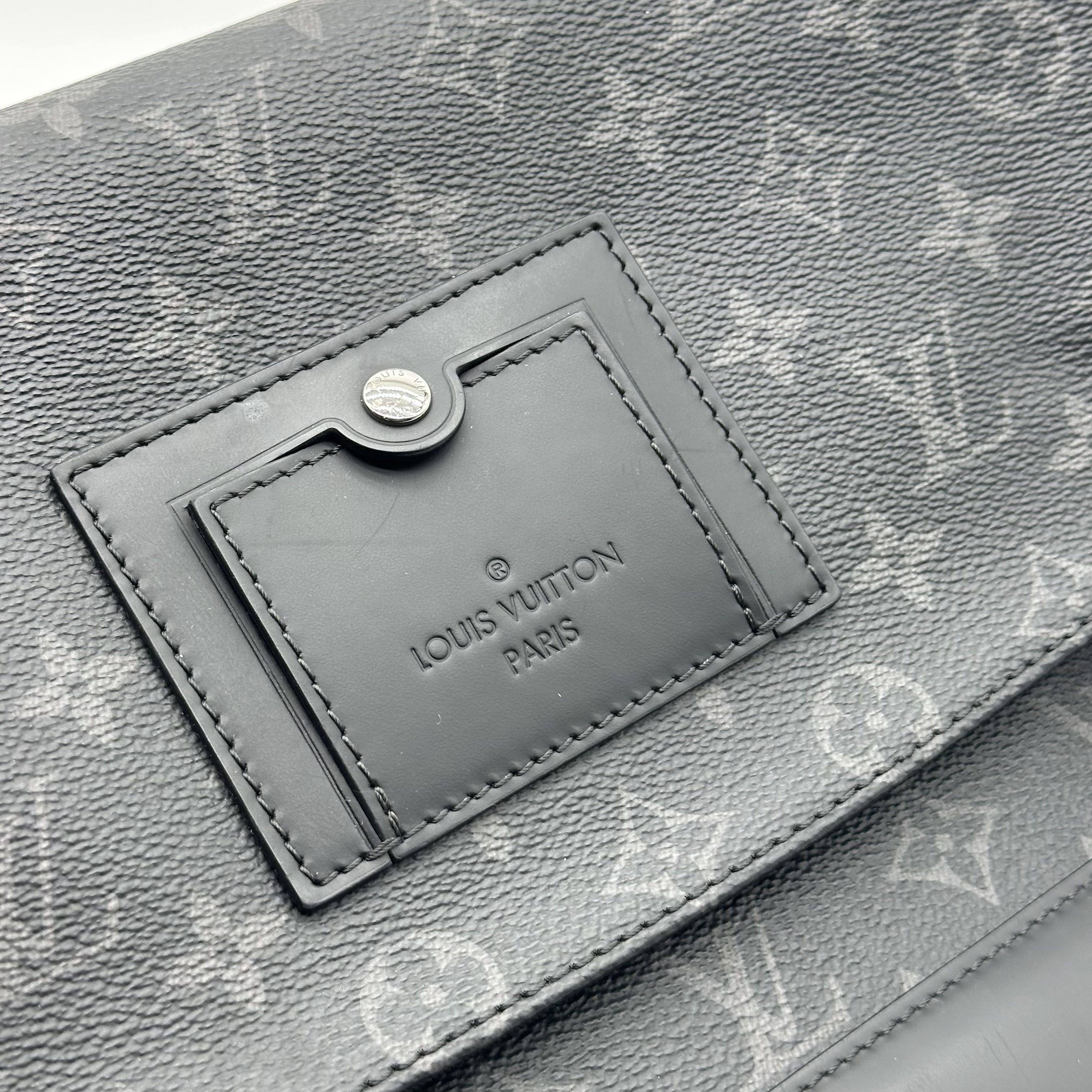 Louis Vuitton-Monogram Canvasm Eclipse Messenger Voyage PM M40511