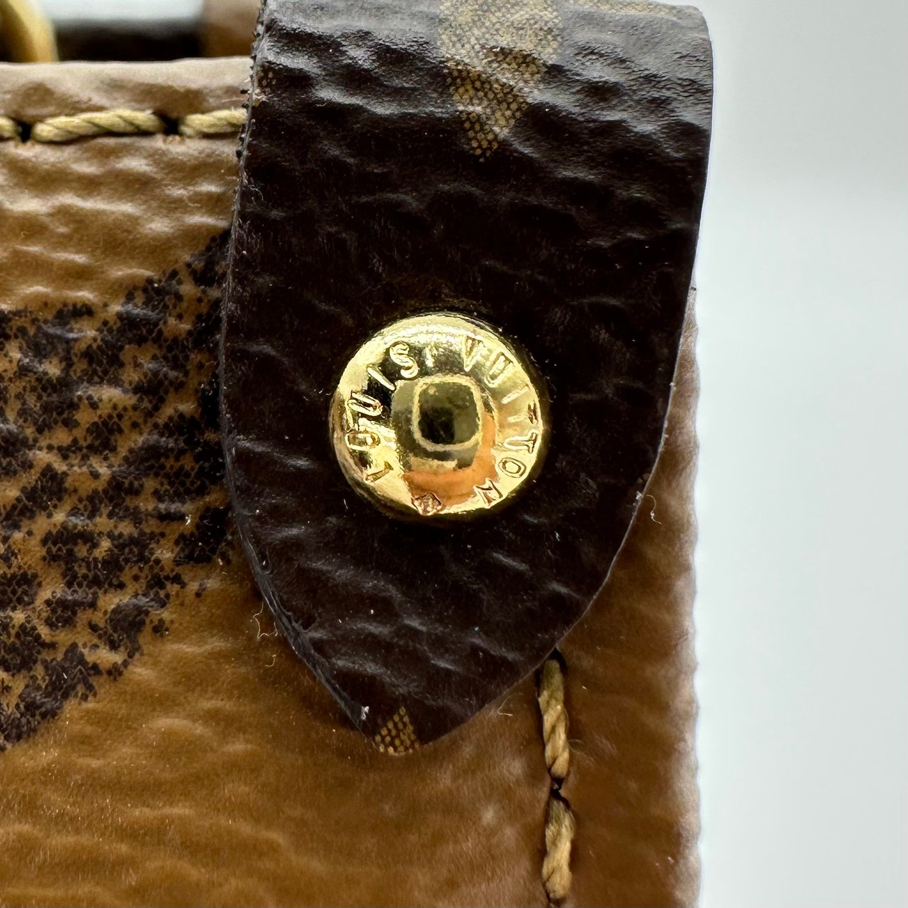 Louis Vuitton Monogram Reverse OnTheGo EW M46653 RFID