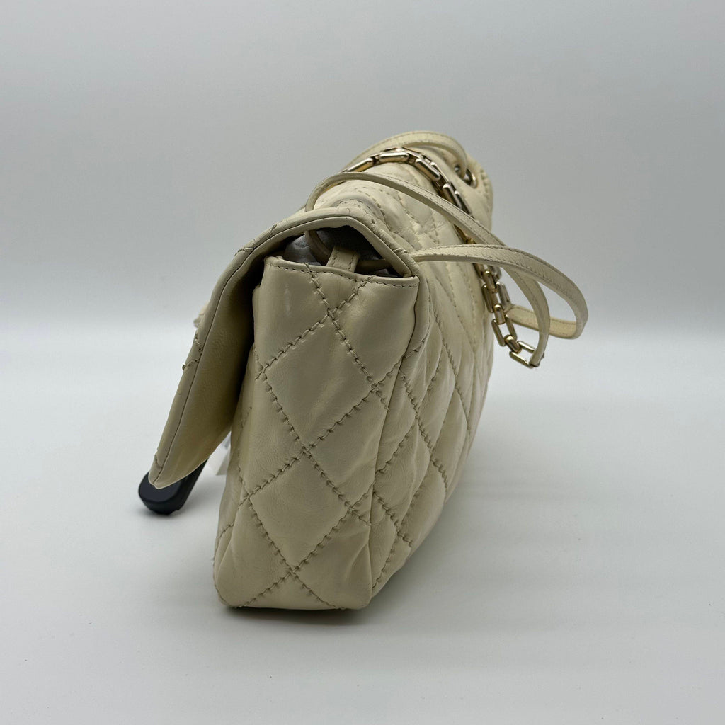 Chanel Matelassé crossbody Bag calfskin White Gold Hardware 14 Series