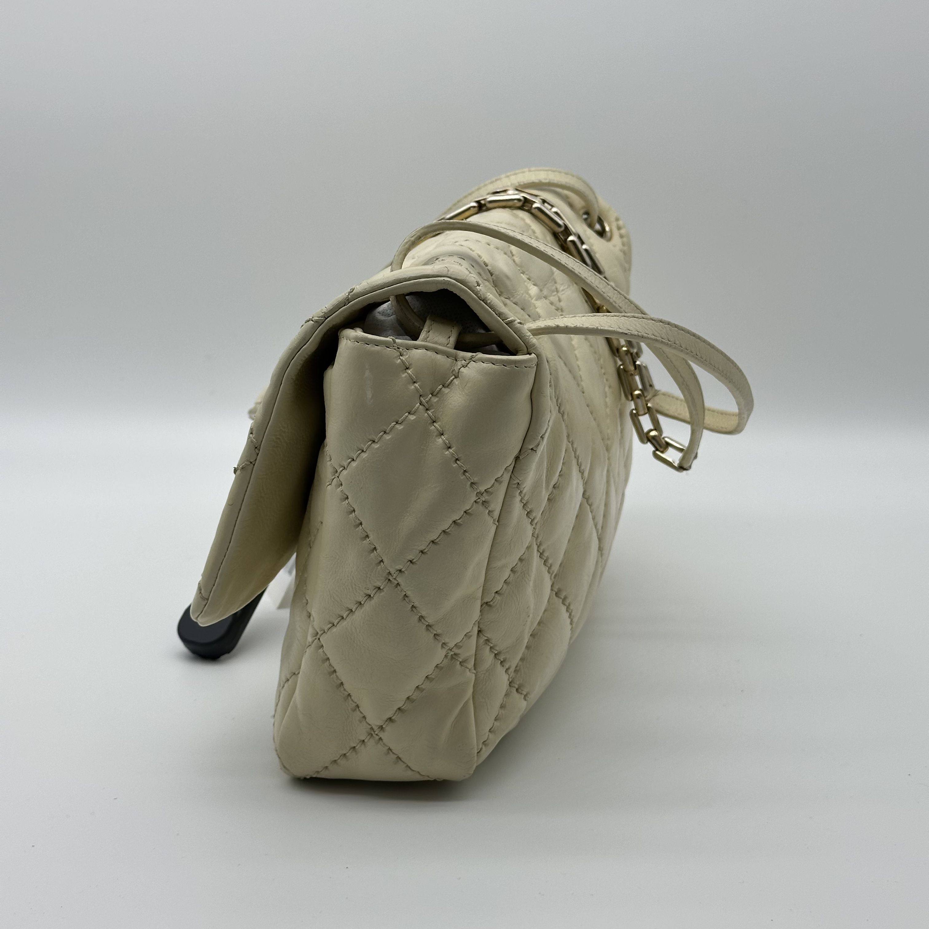 Chanel Matelassé crossbody Bag calfskin White Gold Hardware 14 Series