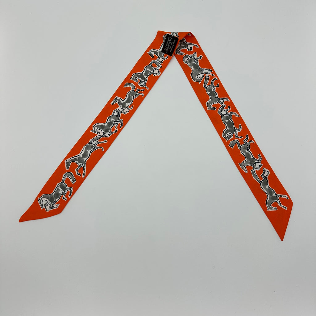Hermes Chevaux en Liberte Twilly 100 % Seide Orange 2021