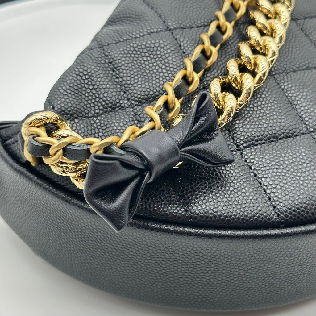 Chanel Mini sac rond Hobo Pouch Noir Caviar brillant Matériel en métal mélangé RFID