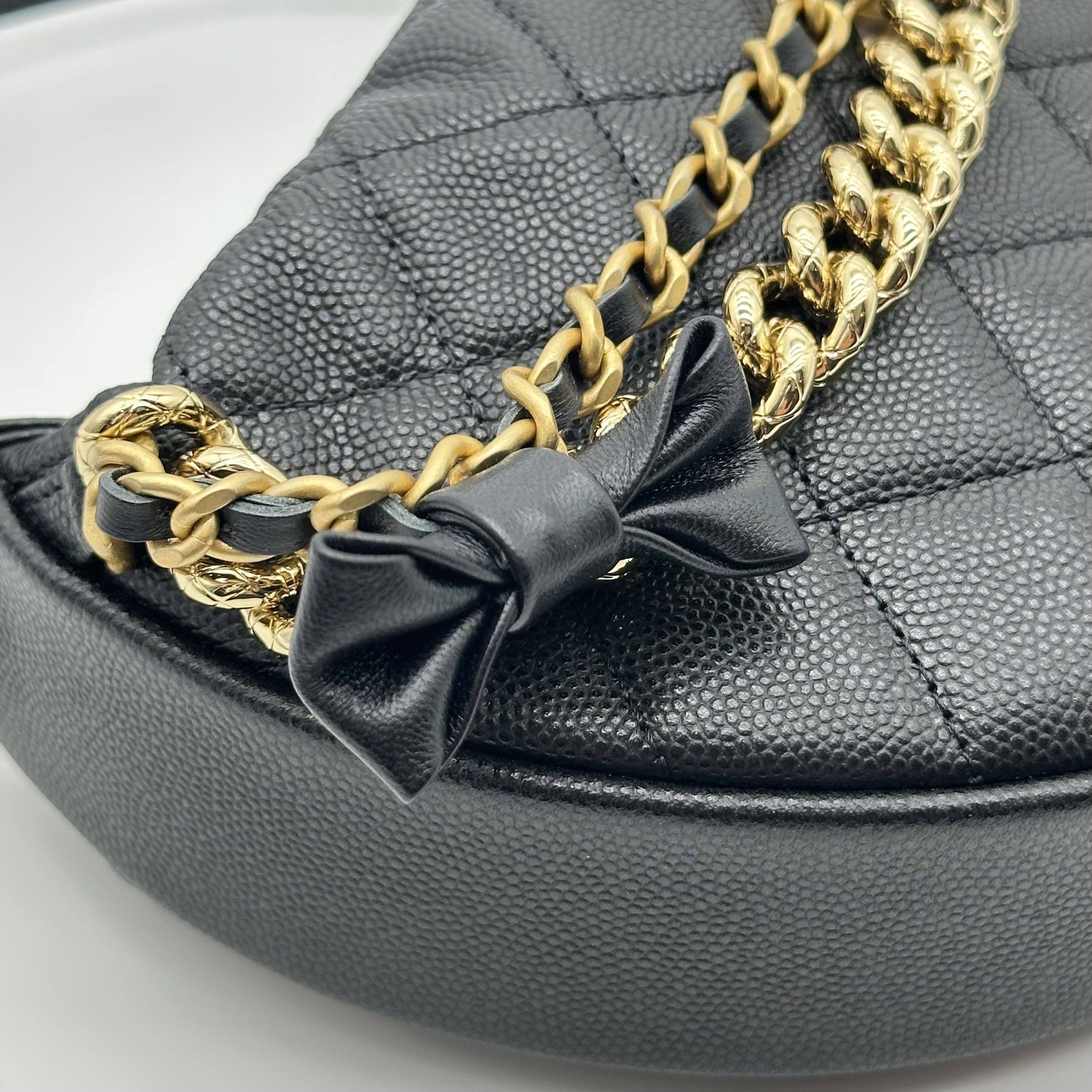 Chanel Mini sac rond Hobo Pouch Noir Caviar brillant Matériel en métal mélangé RFID