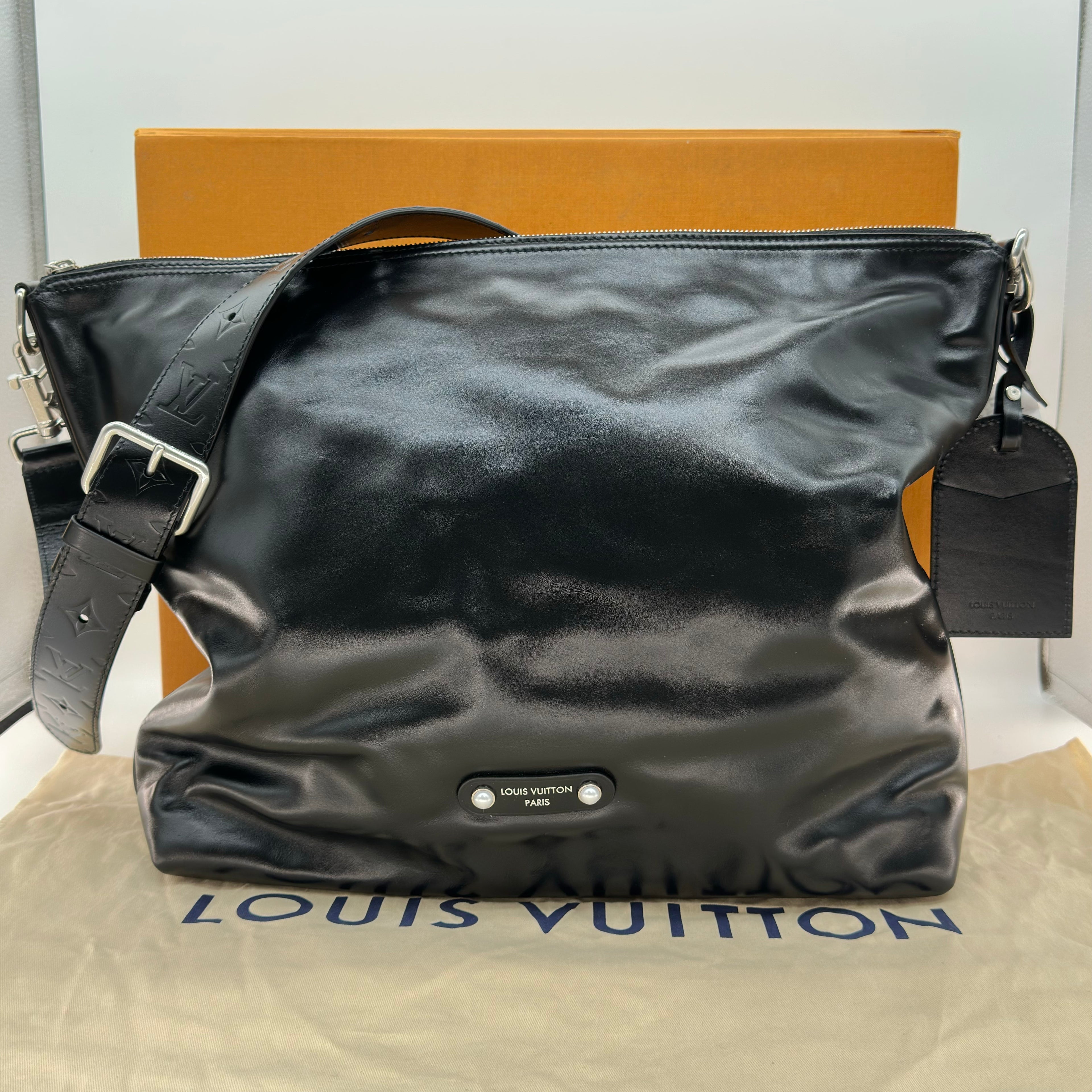 Louis Vuitton Vagabond Hobo Bolso bandolera de piel de becerro Negro M13986 RFID
