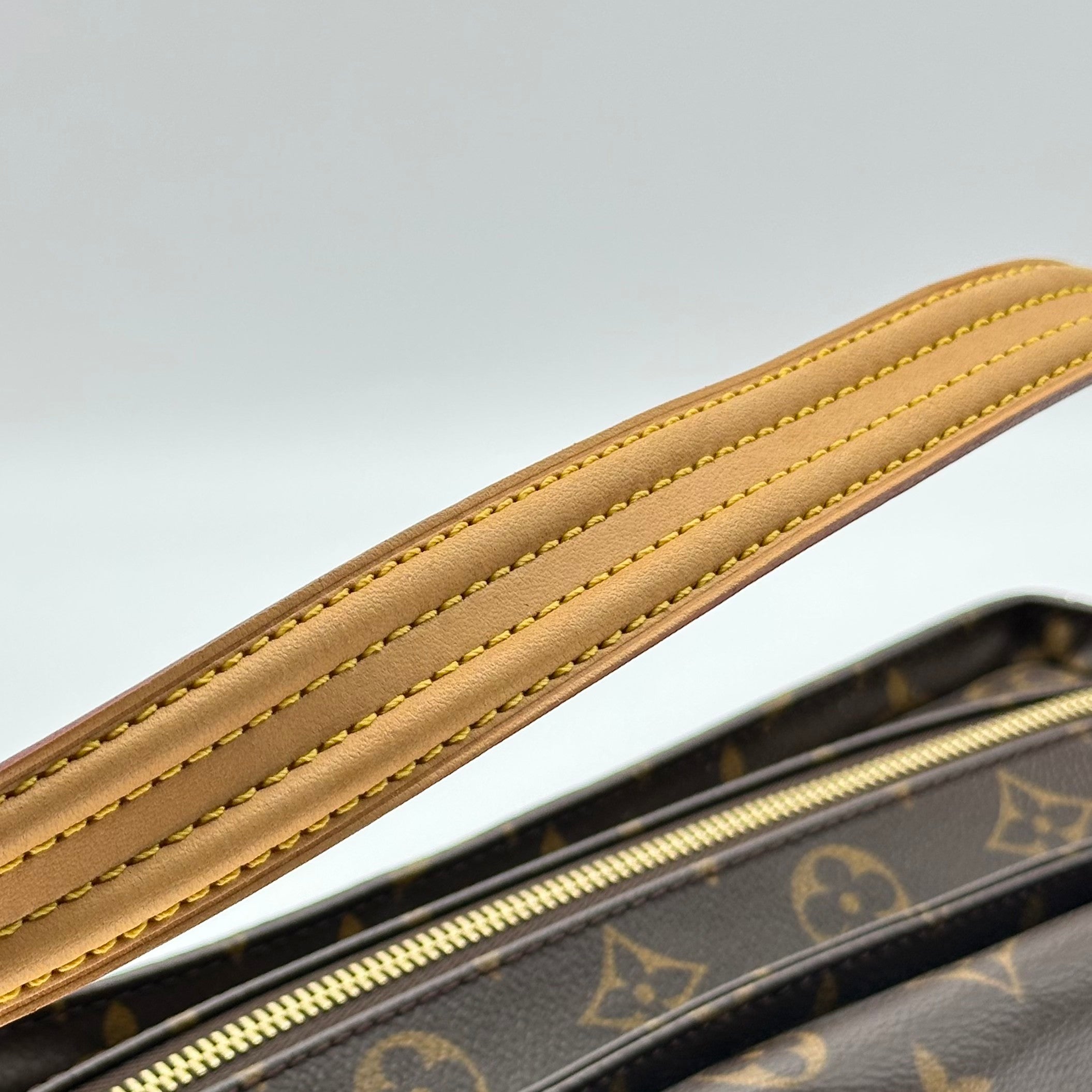 Louis Vuitton Viva Cite MM Shoulder Bag Monogram Canvas M51164