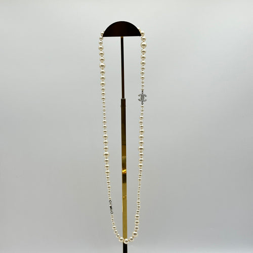 Chanel Coco Mark A12W Necklace Metal x imitation pearl Silver Wears Scratched Losing luster Marked Discoloration Oxidation staining Lint on fabric