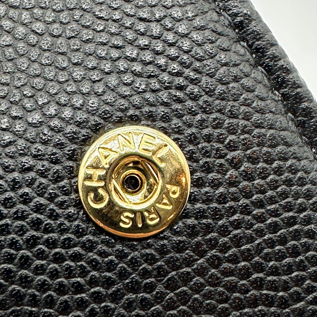 Chanel Mini sac rond Hobo Pouch Noir Caviar brillant Matériel en métal mélangé RFID