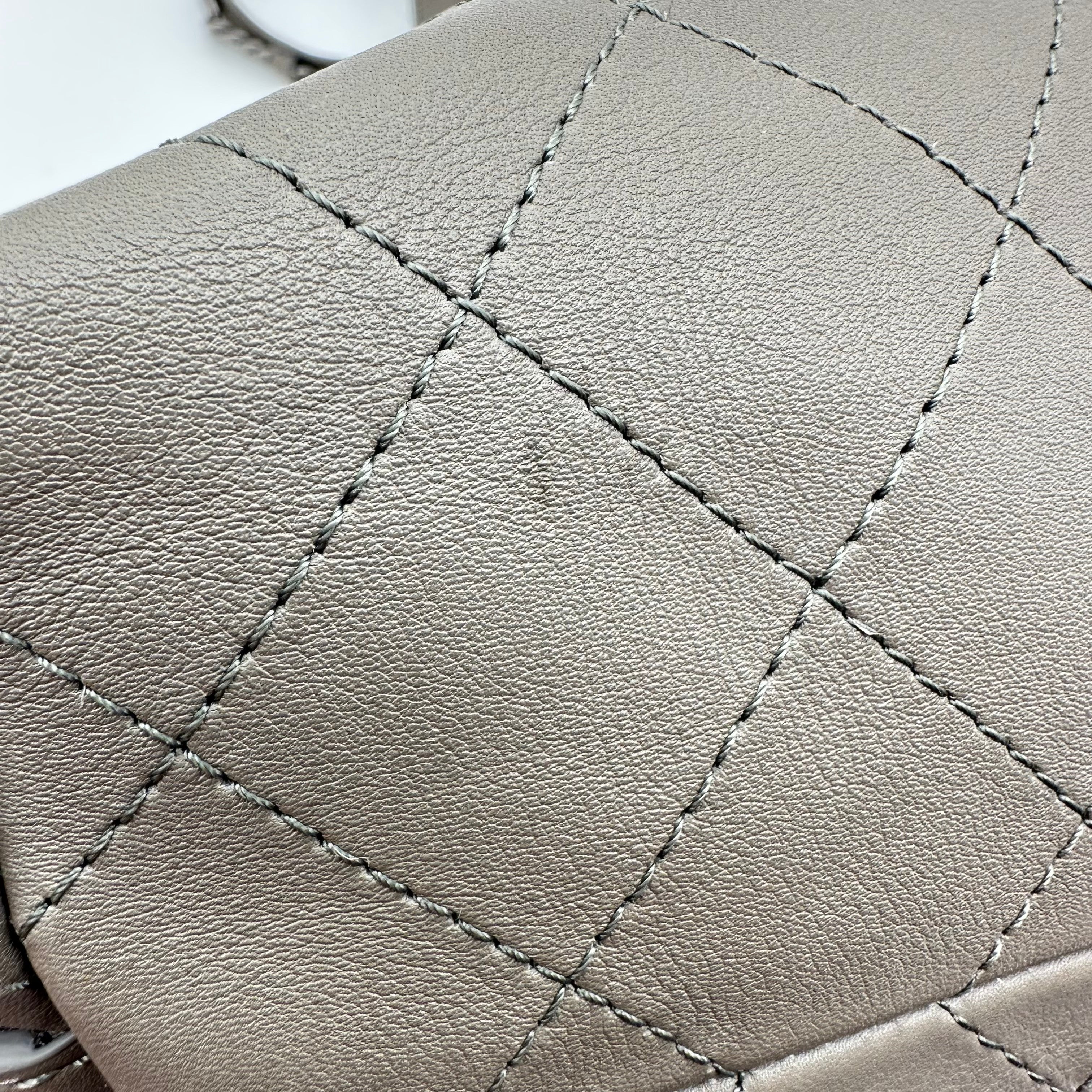 シャネル Urban Allure チェーン Handle ホーボー Stitched カーフスキン ミディアム 24 シリーズ