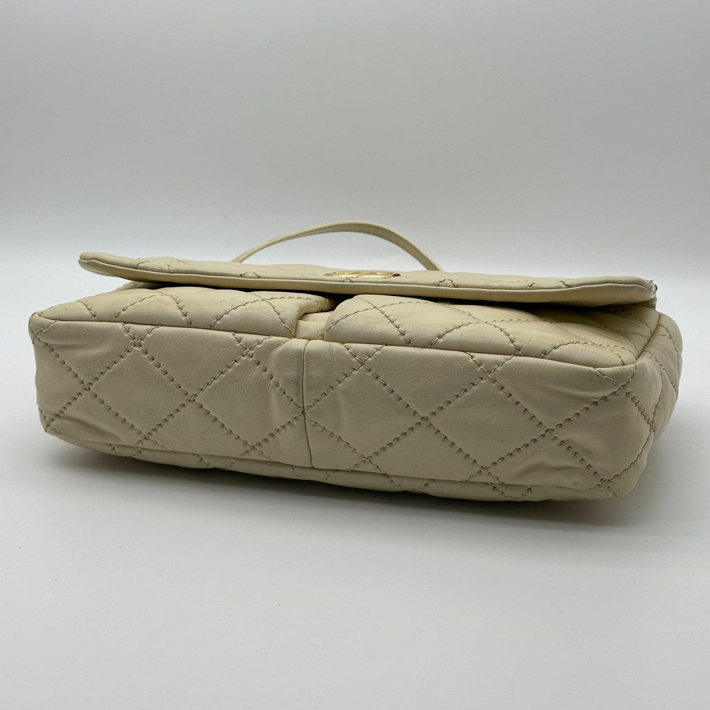 Chanel Matelassé crossbody Bag calfskin White Gold Hardware 14 Series