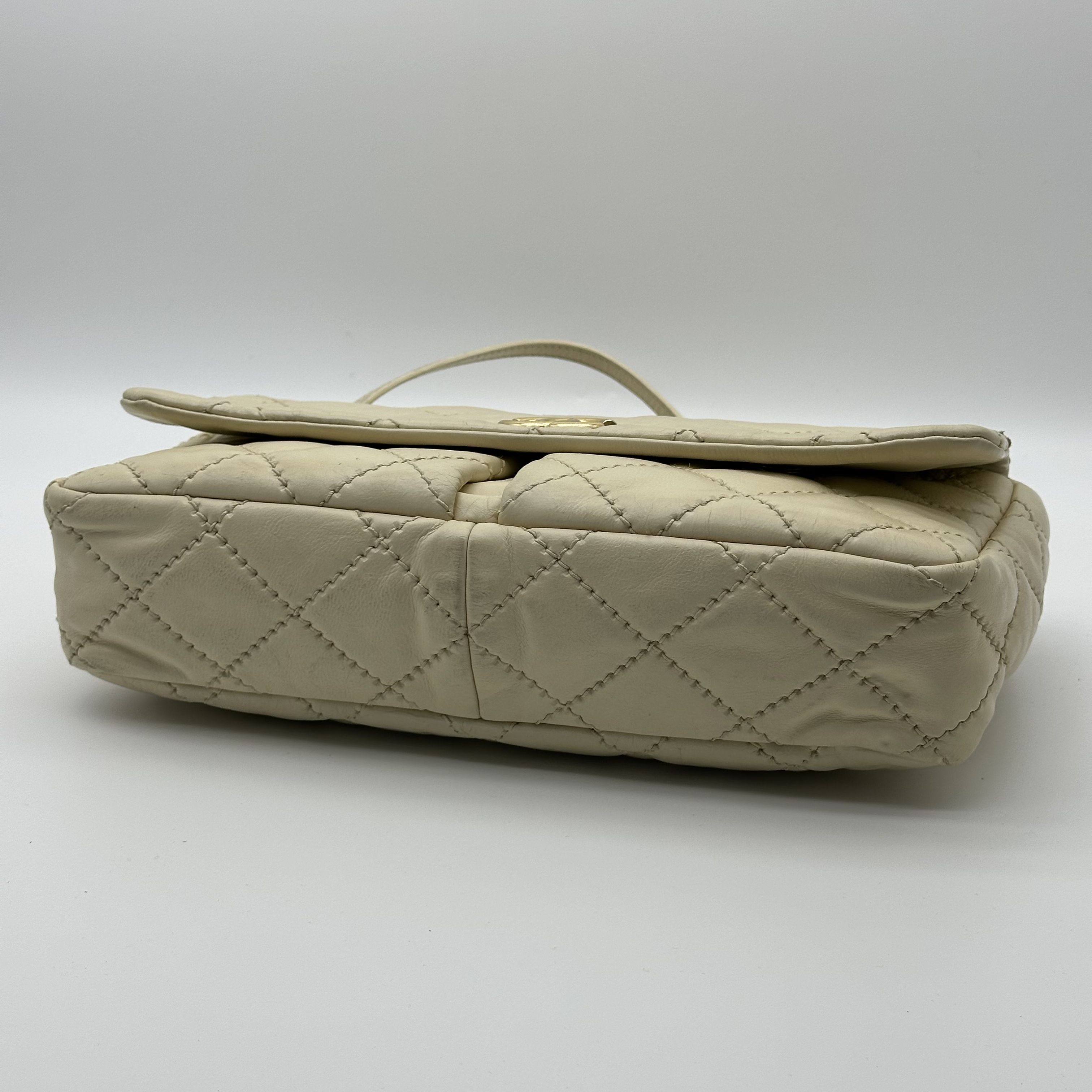 Chanel Matelassé crossbody Bag calfskin White Gold Hardware 14 Series