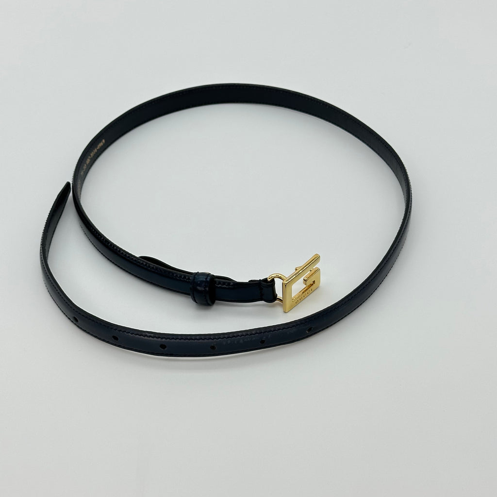 Cinturón de cuero con logo G cuadrado Gucci Cinturón clásico con hebilla dorada Talla 75