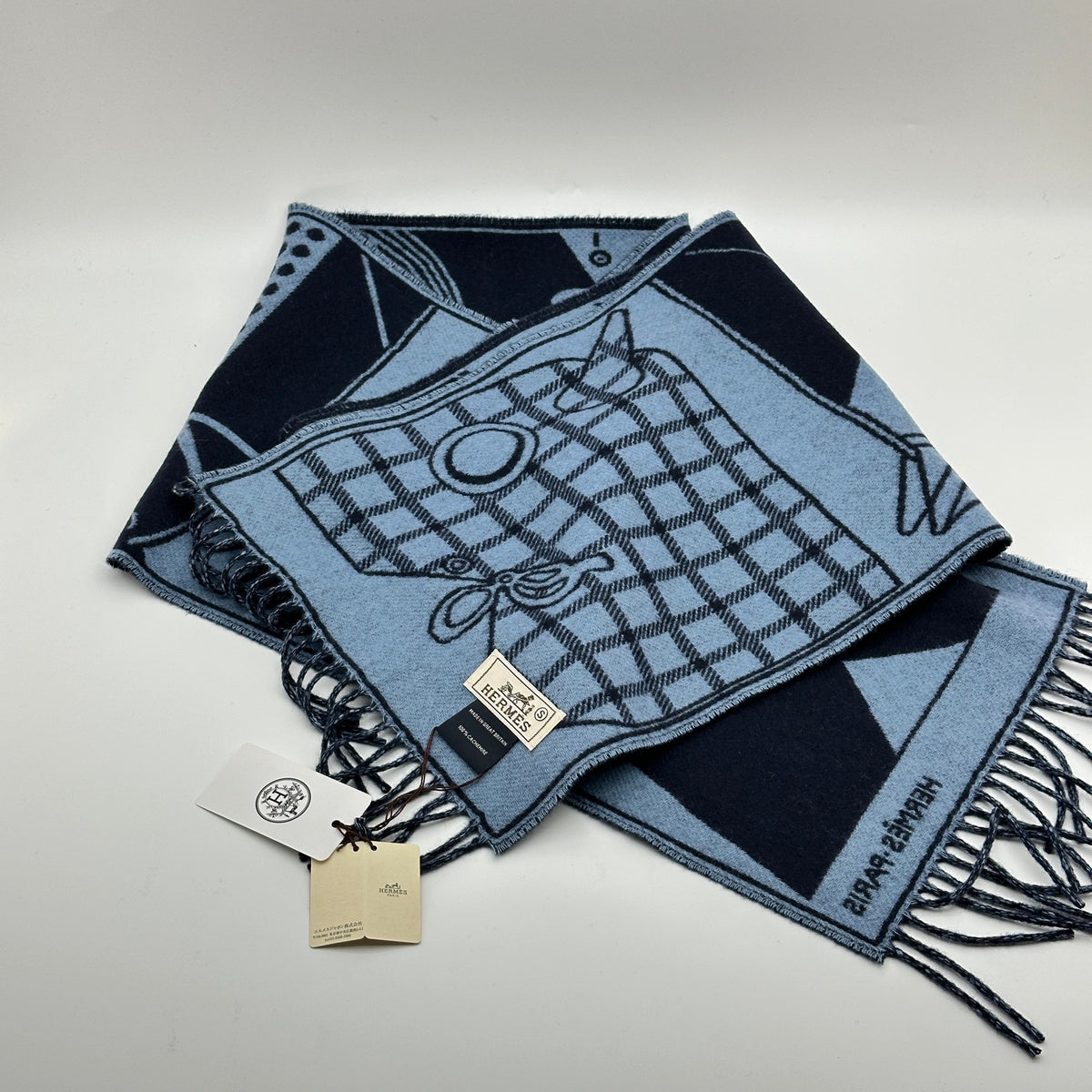 Hermès Camail Scarf Cashmere navy x blue Wears Lint on fabric Wrinkled Jacquard horse gear motif